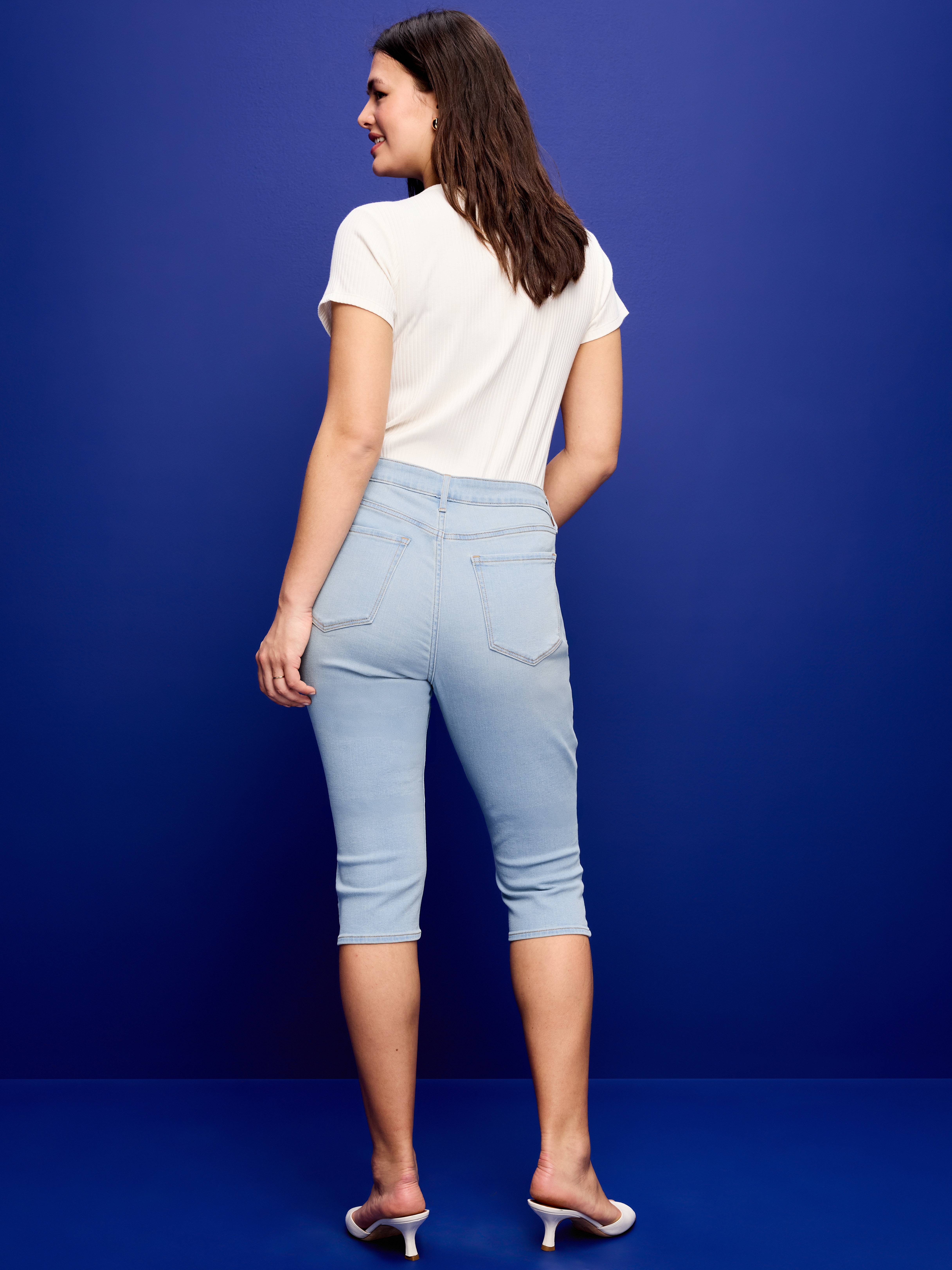 High-Waisted Wow Capri Jeans - Light Wash - 6