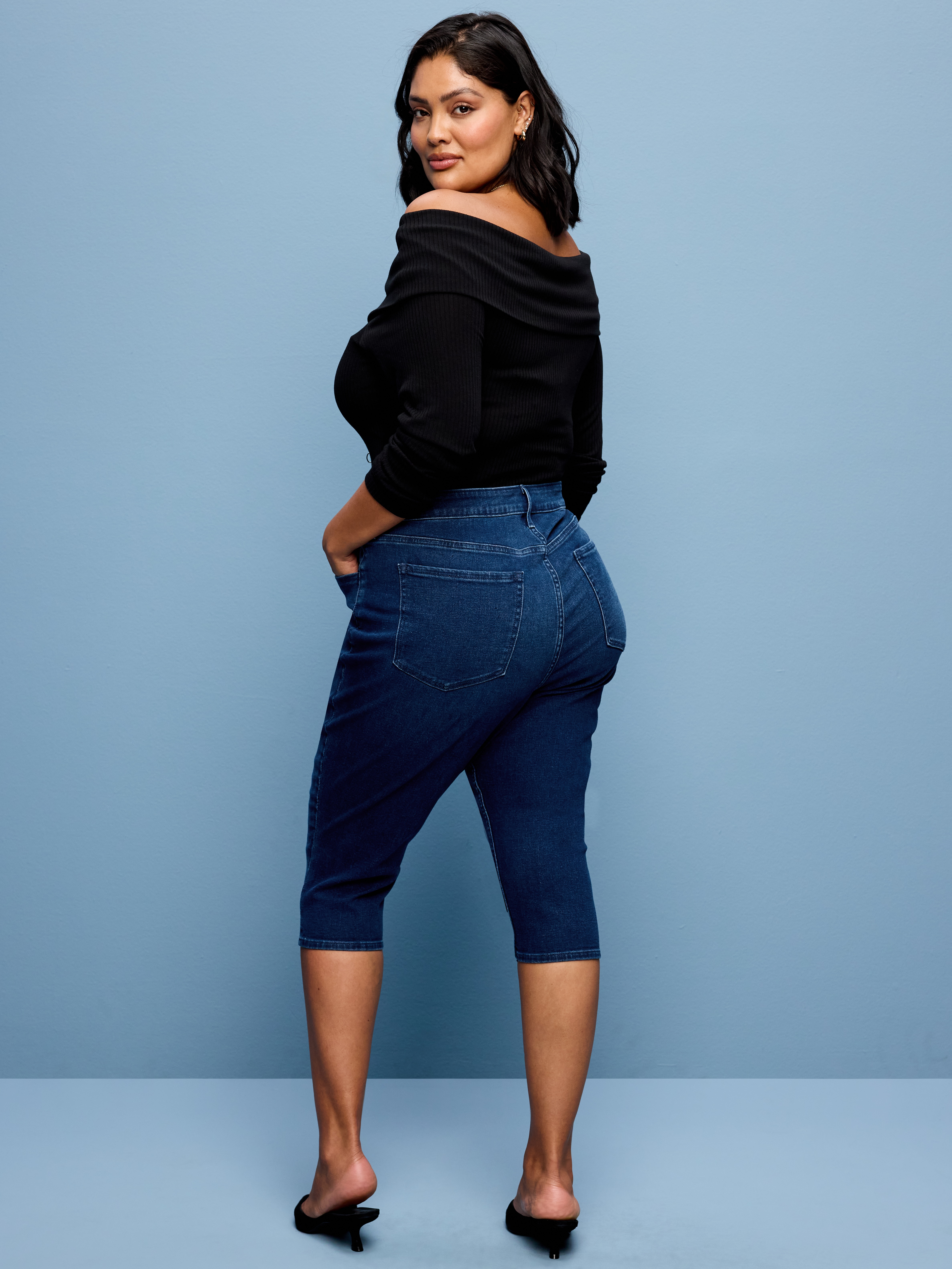 High-Waisted Wow Capri Jeans - Dark Wash - 8