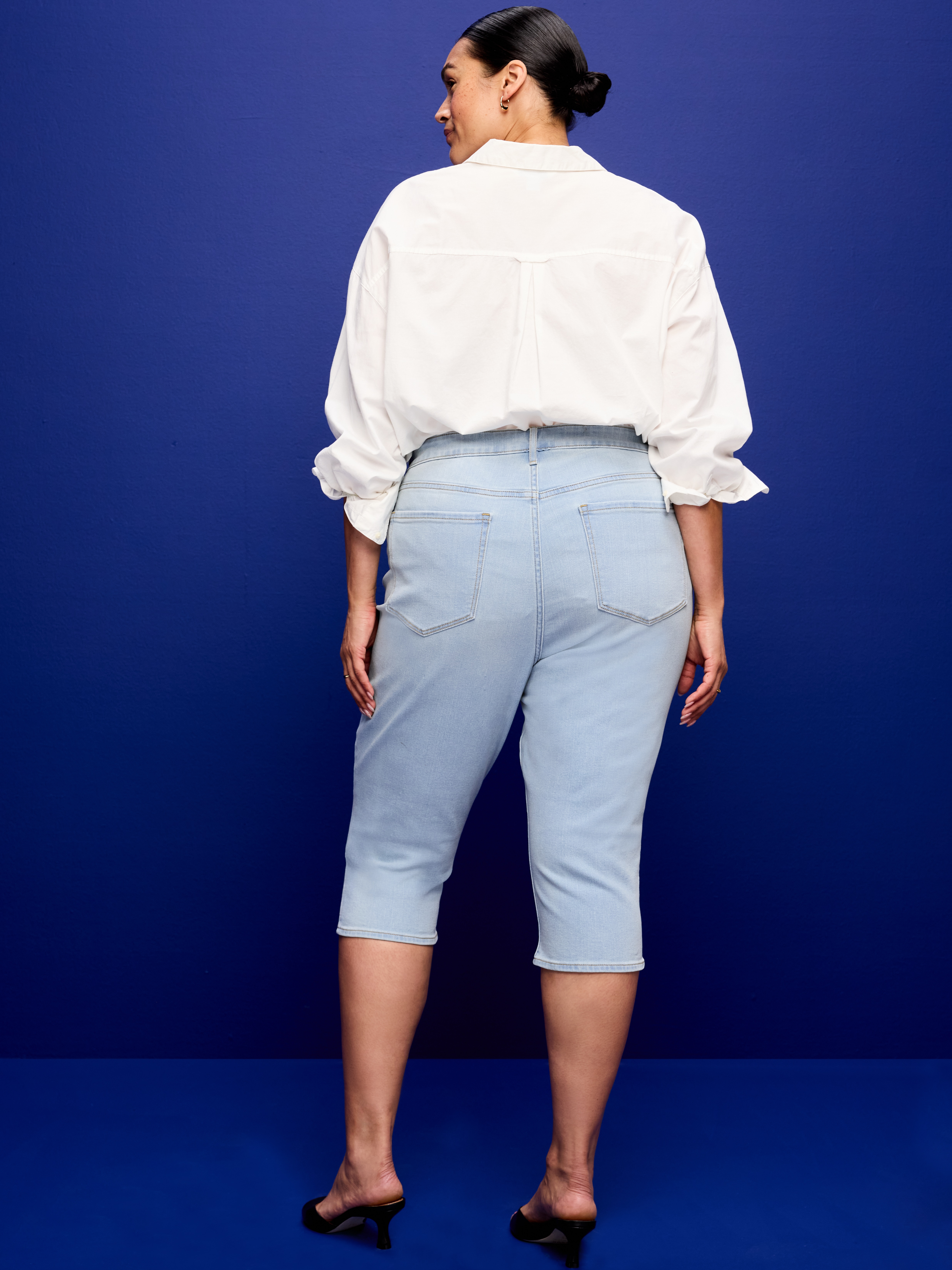 High-Waisted Wow Capri Jeans - Light Wash - 9