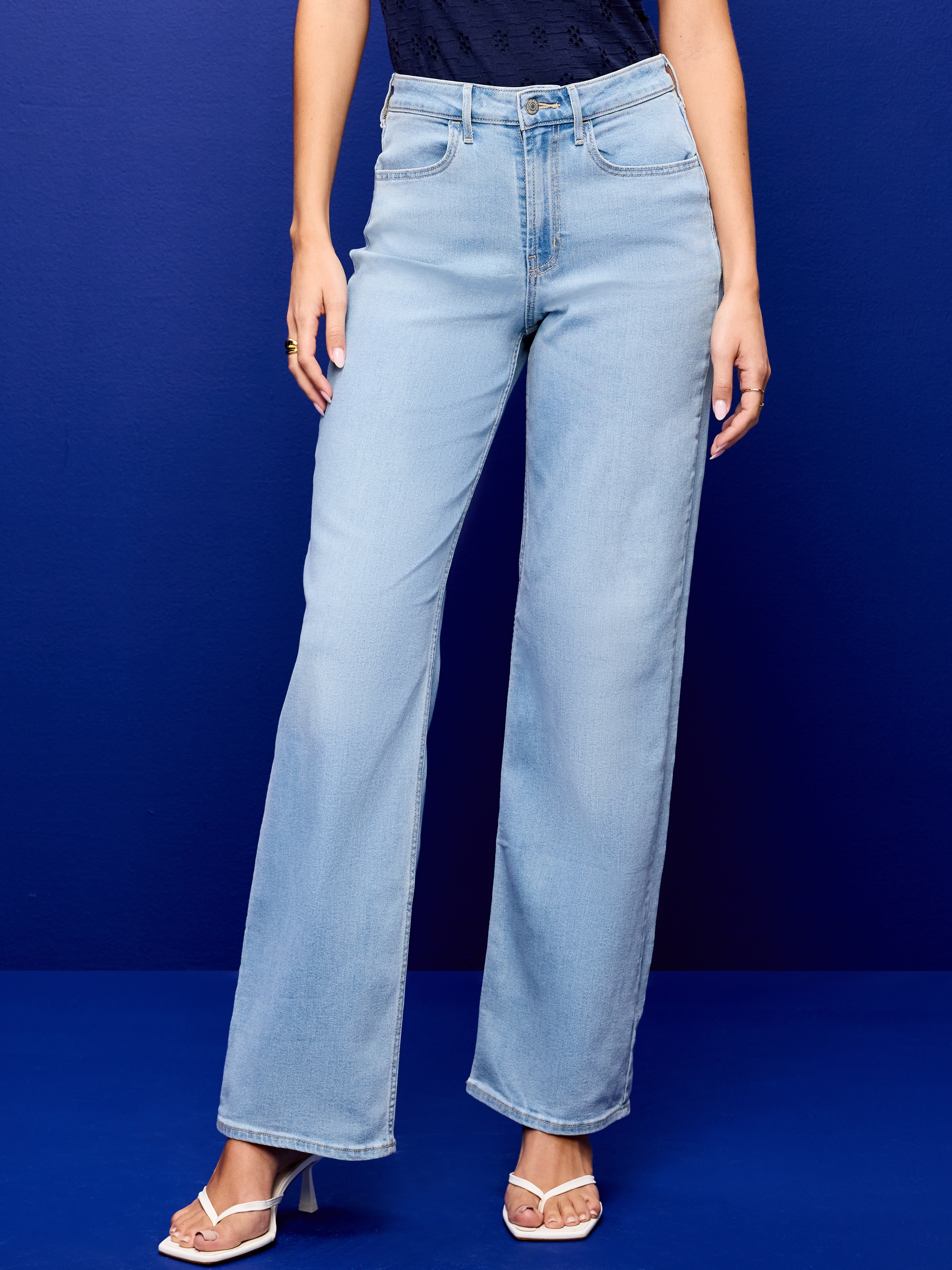 High-Waisted Wow Wide-Leg Jeans - Light Wash - 2