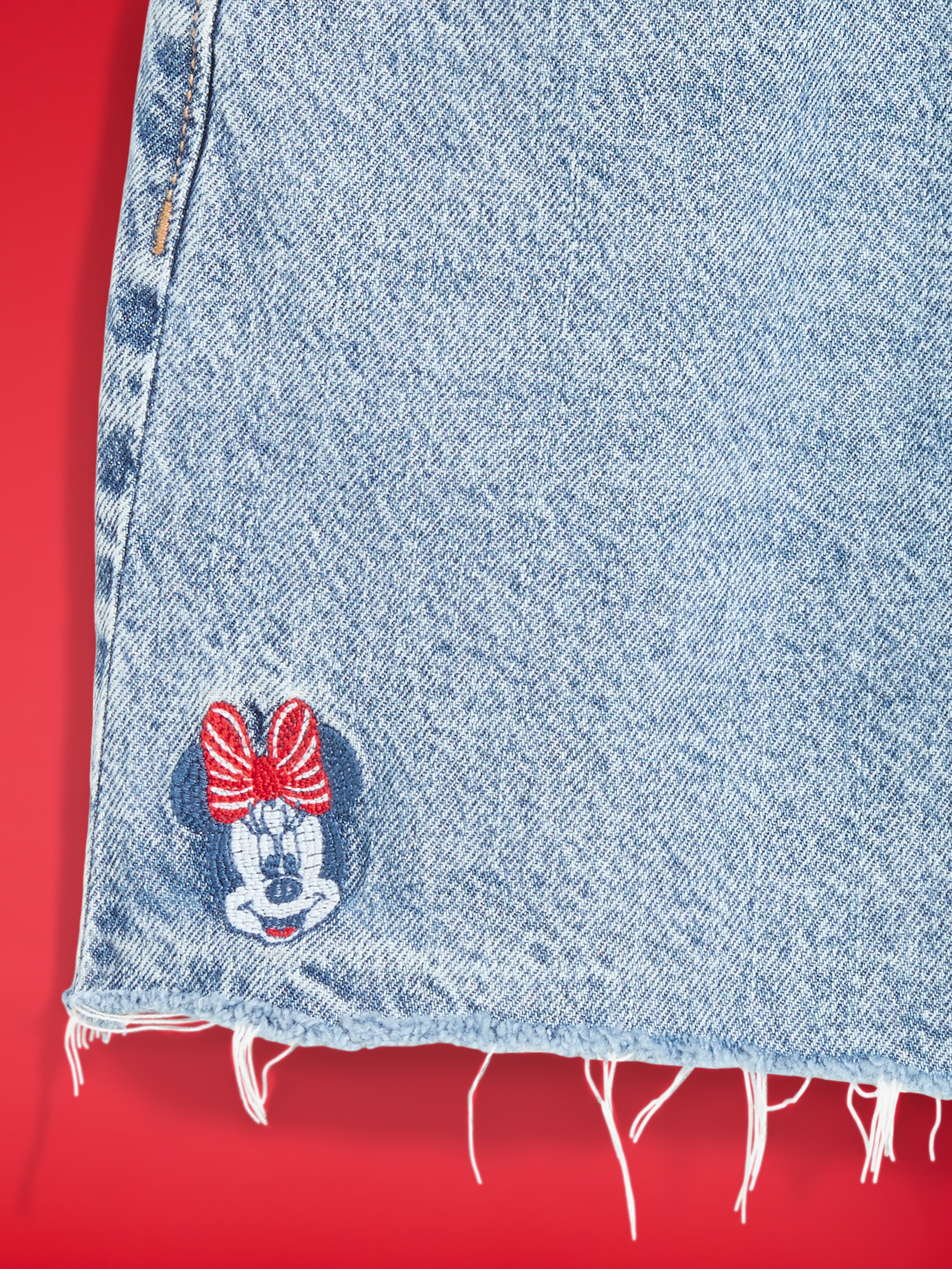 Old Navy x Disney Minnie Mouse High-Waisted OG Jean Cut-Off Shorts-- 4-inch inseam for Women - Fireworks Embroidery - 6