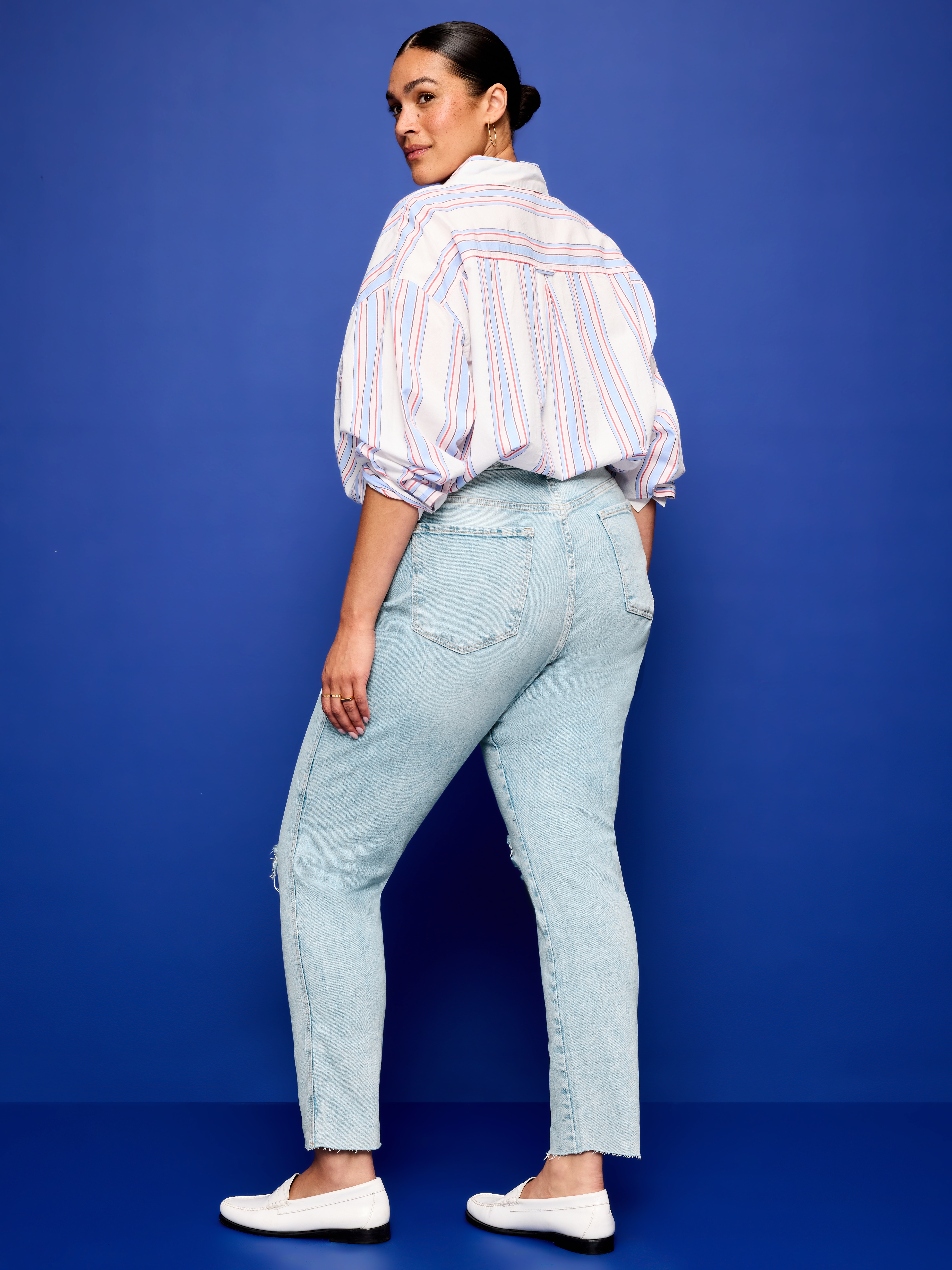 High-Waisted Vintage Slim Jeans - Ripped Light Wash - 10