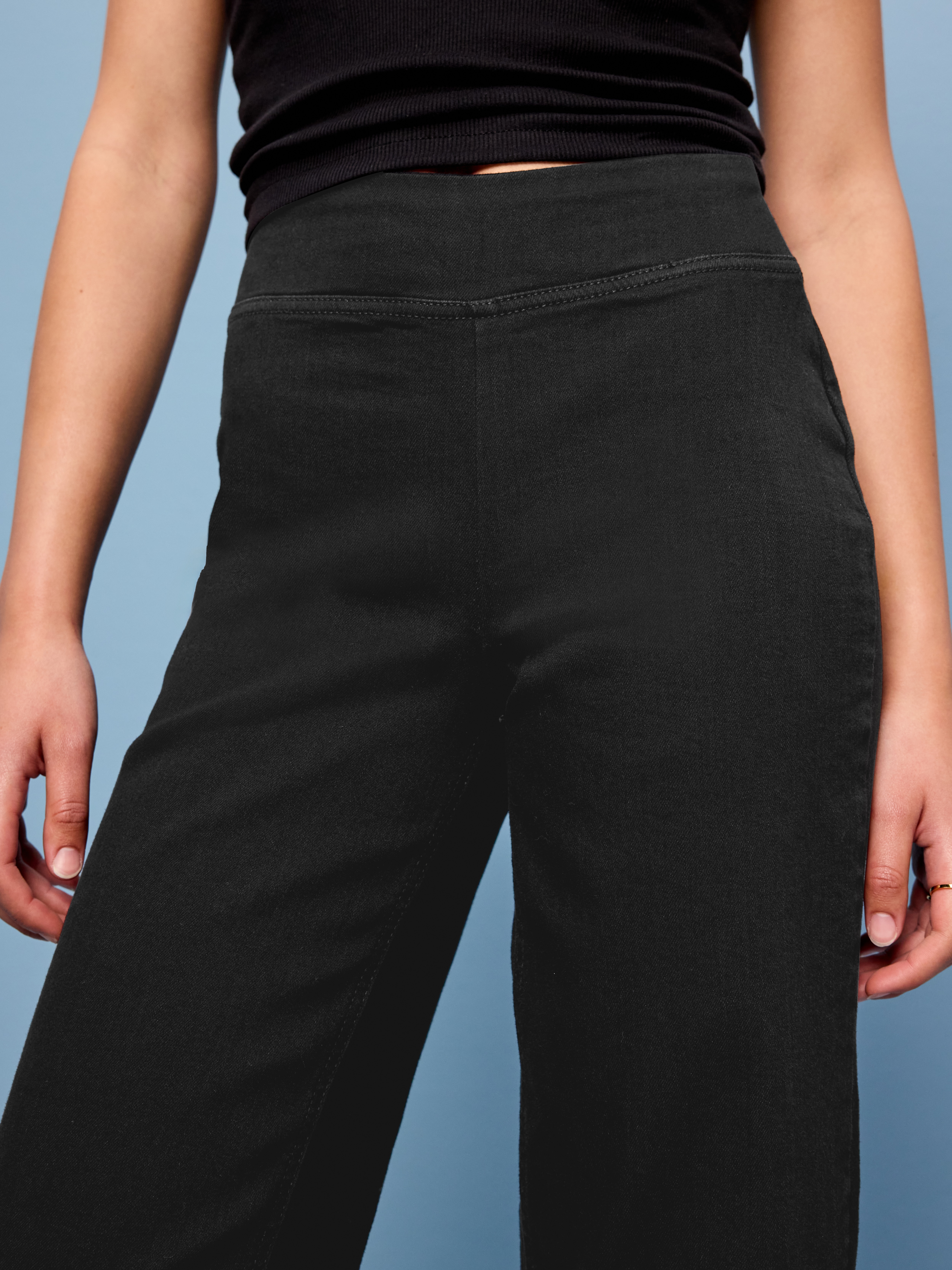 High-Waisted Weekender Pull-On Crop Wide-Leg Jeans - Black - 4