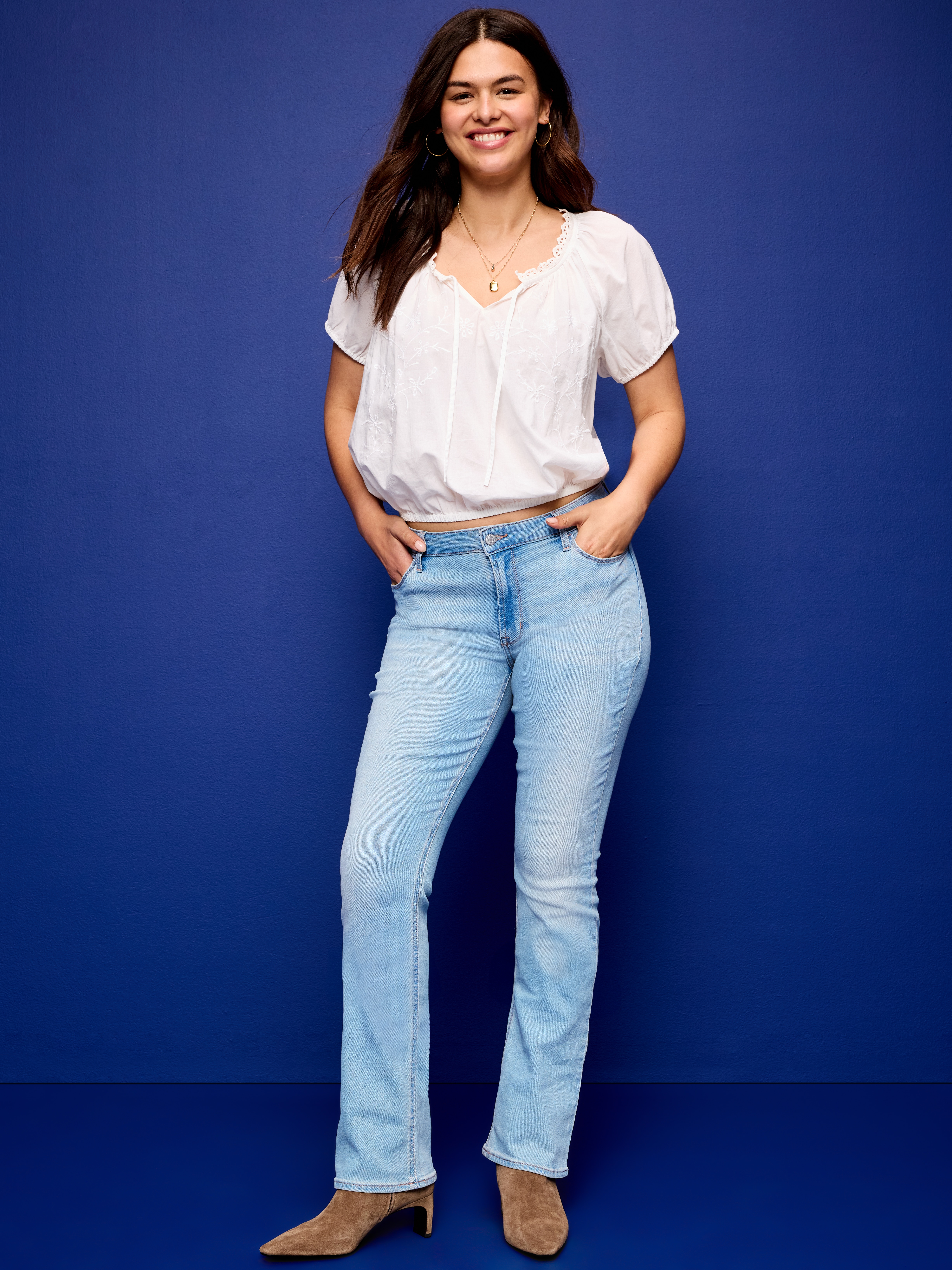 Mid-Rise Wow Boot-Cut Jeans - Light Wash - 6