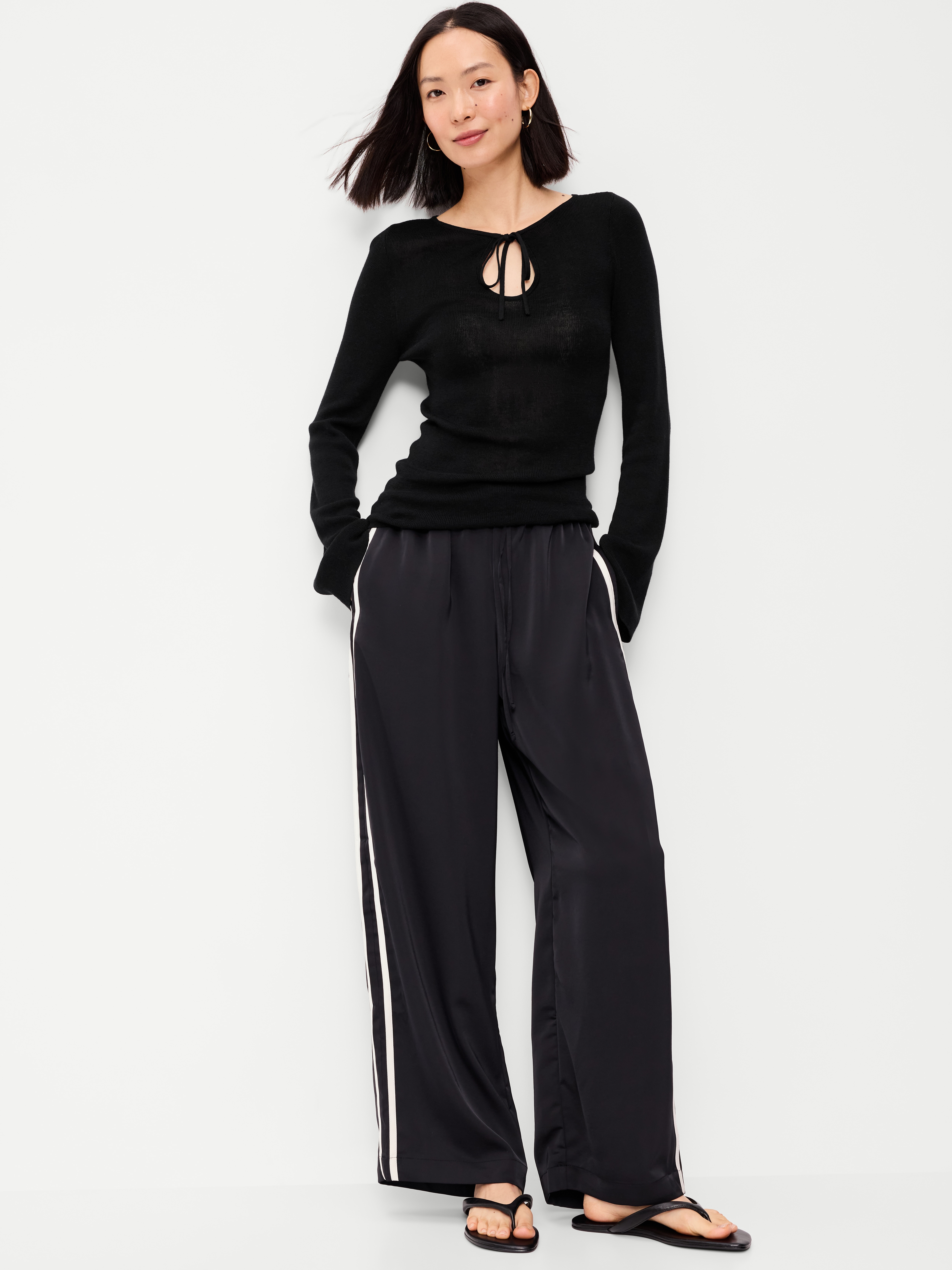 Bell-Sleeve Keyhole Top - Black Jack - 3