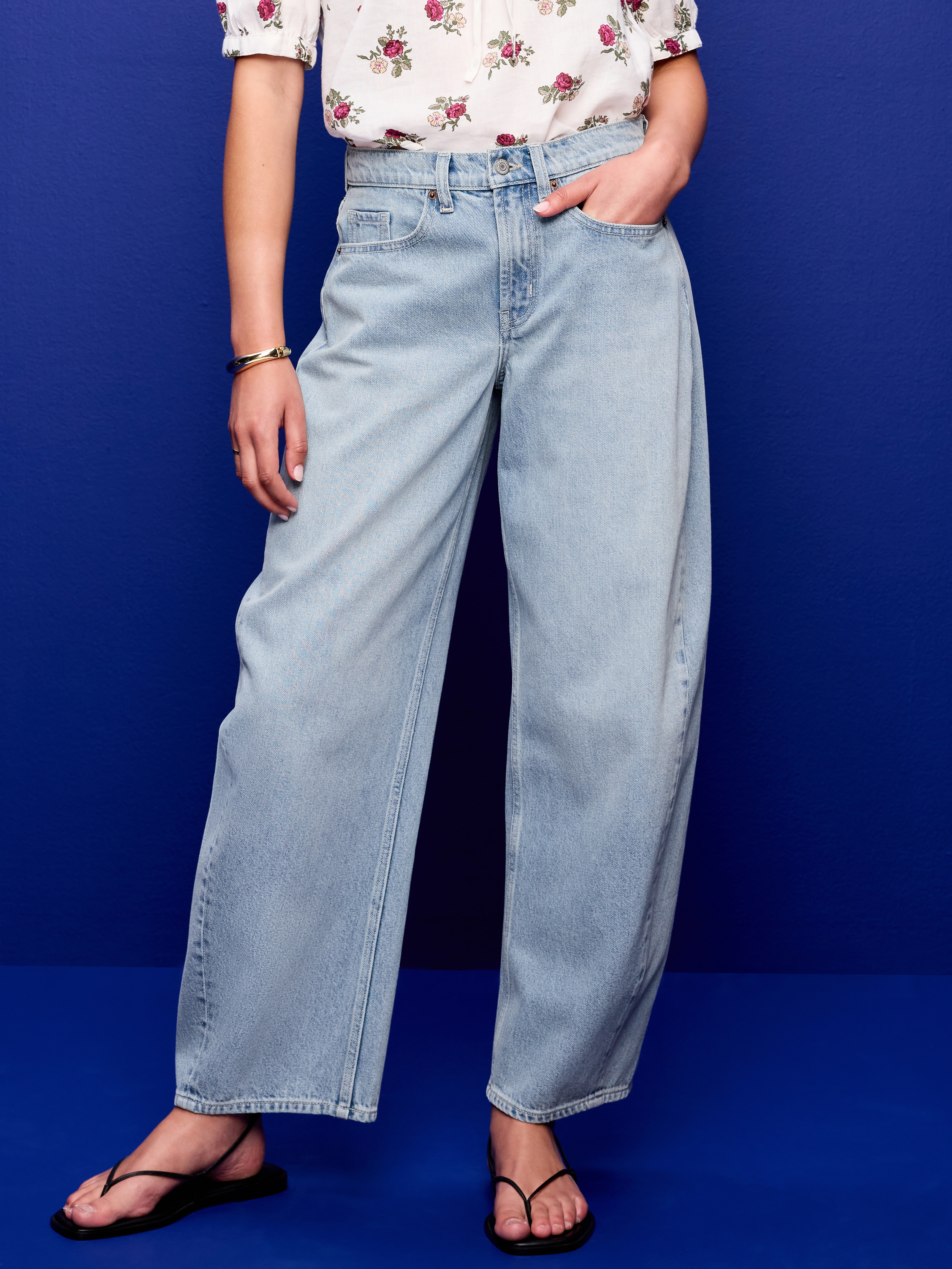 Mid-Rise Arc Barrel Jeans - Light Wash - 2