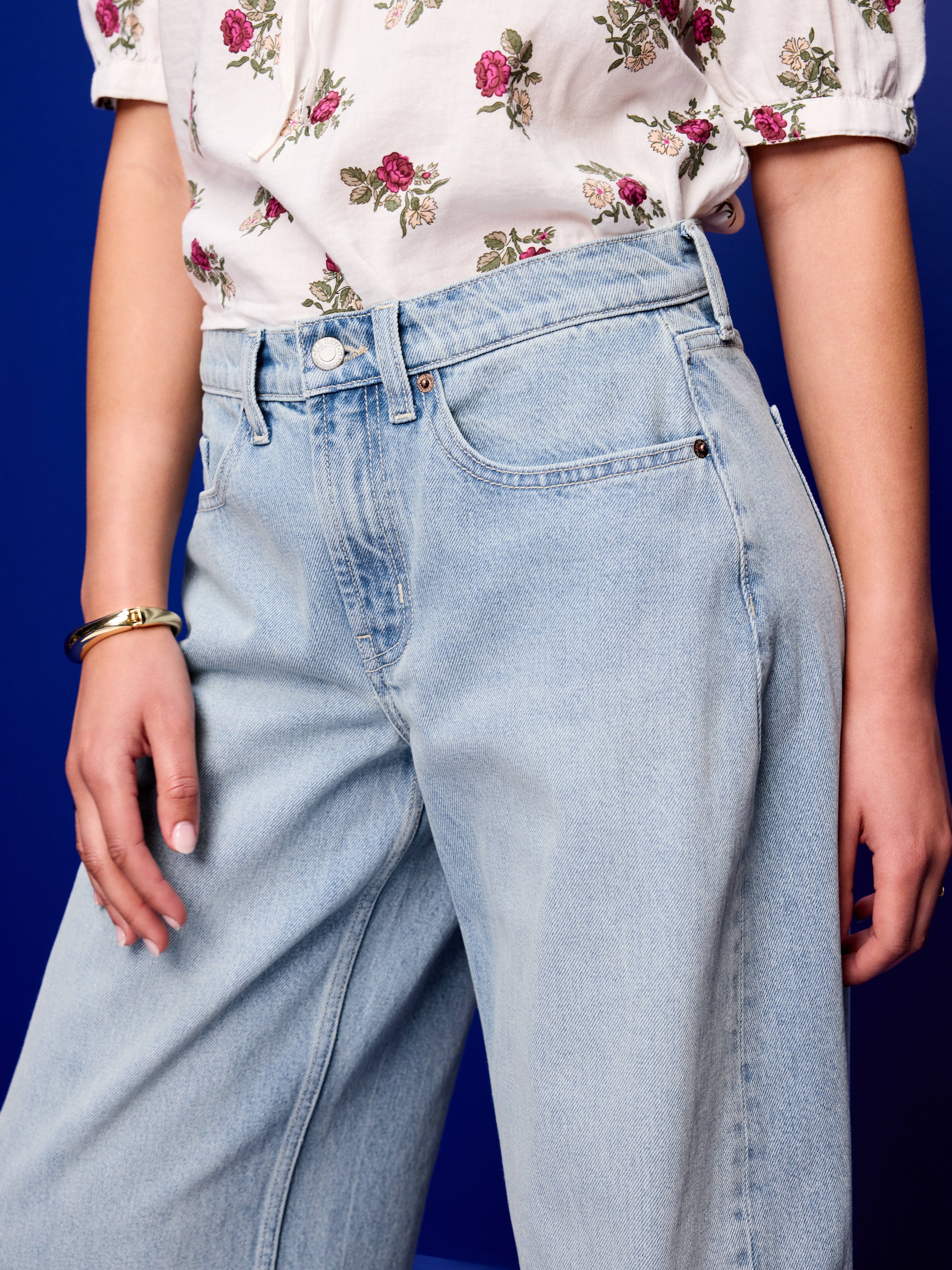 Mid-Rise Arc Barrel Jeans - Light Wash - 4