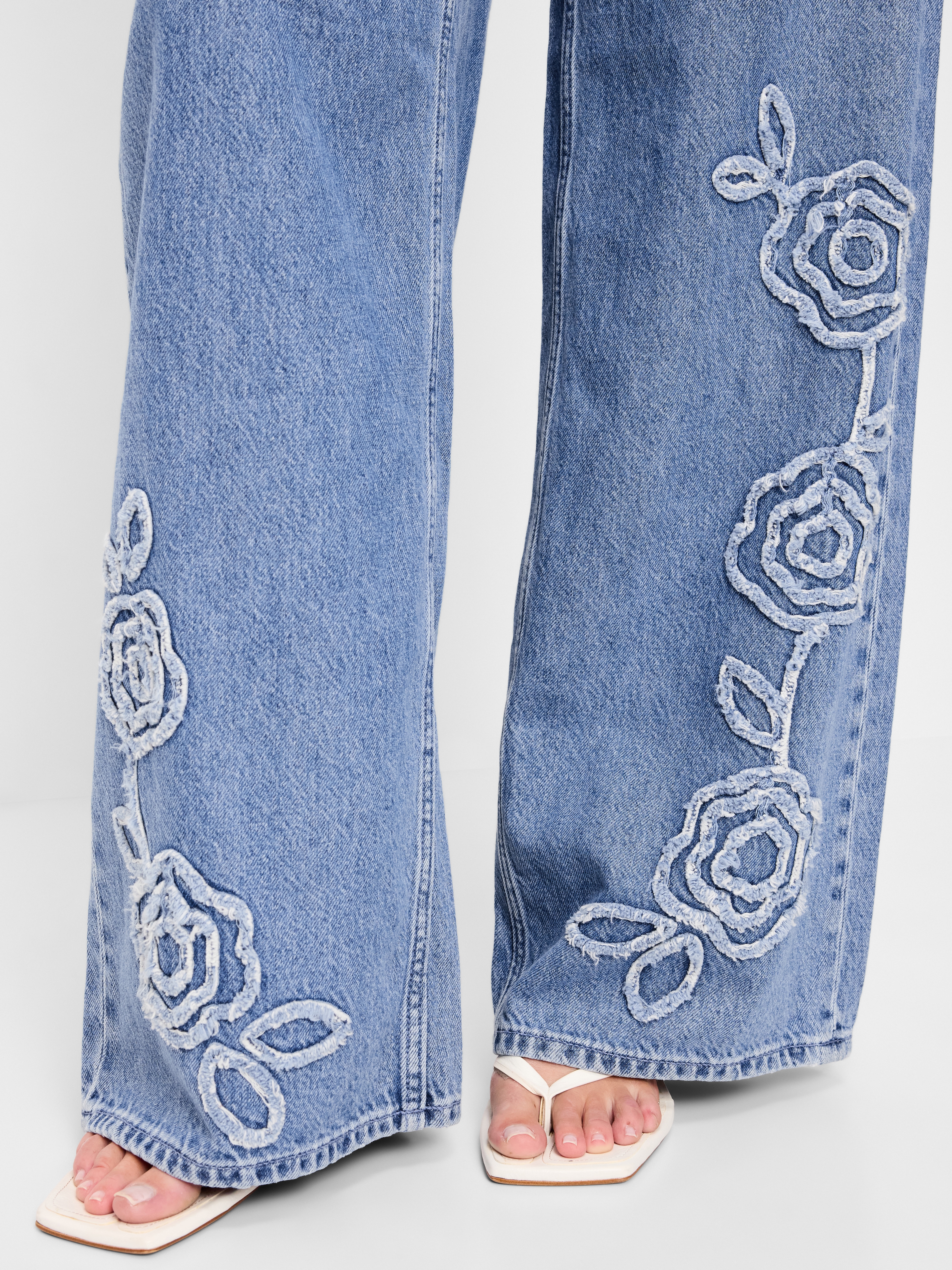 Low-Rise Baggy Wide-Leg Jeans - Medium Indigo - 4