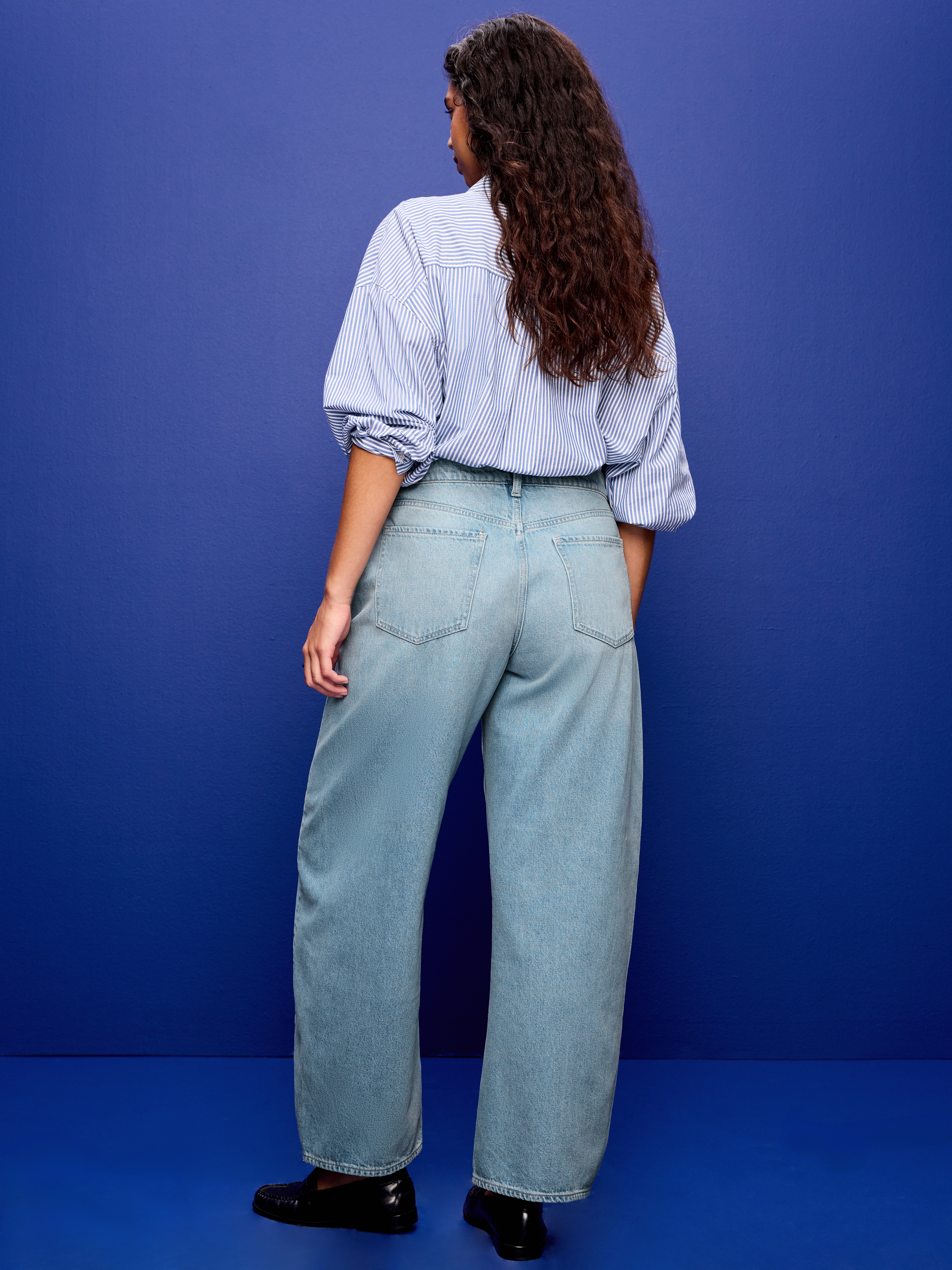 Mid-Rise Arc Barrel Jeans - Light Wash - 6