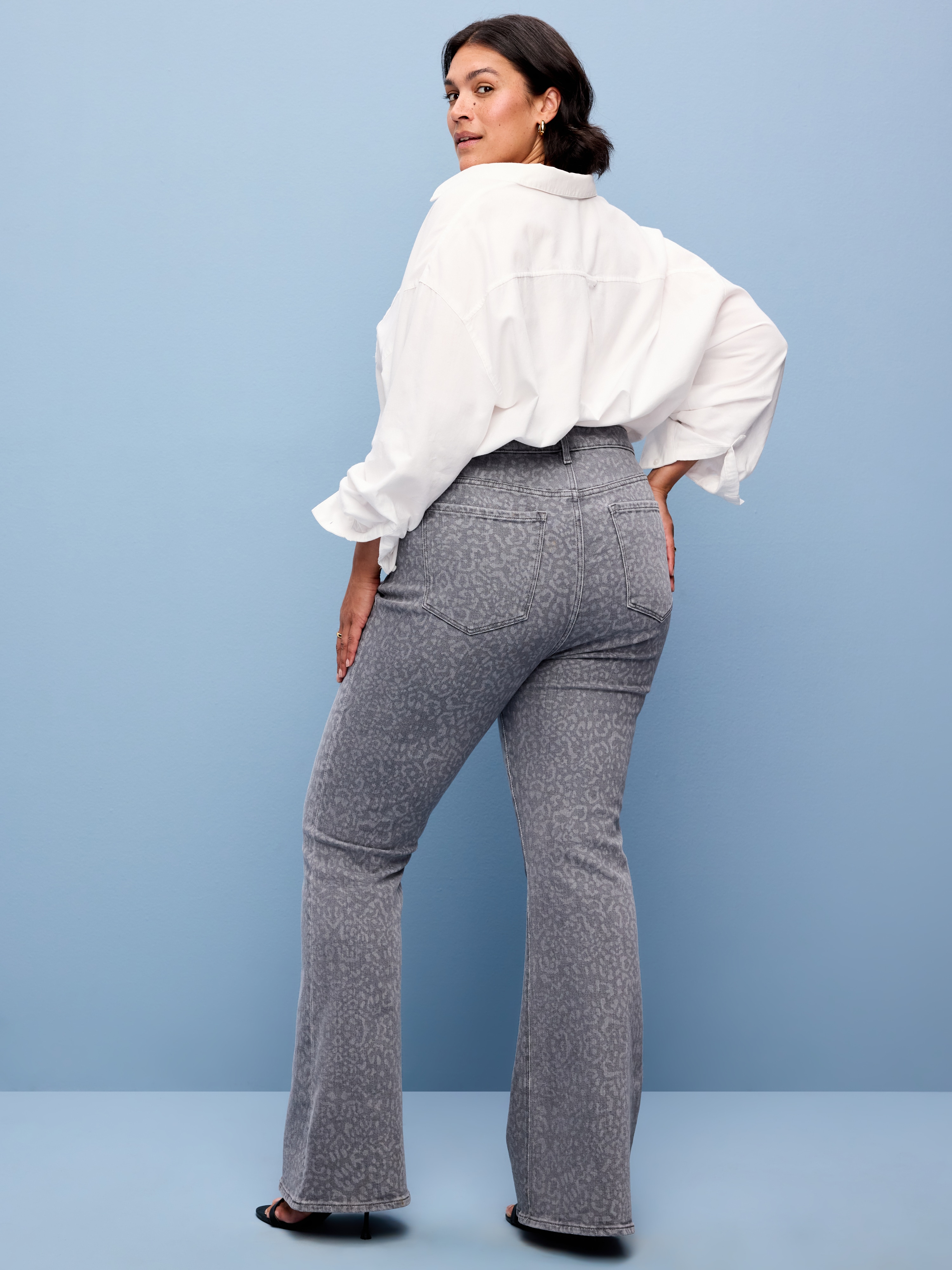 High-Waisted Flare Jeans - Roxanne - 9