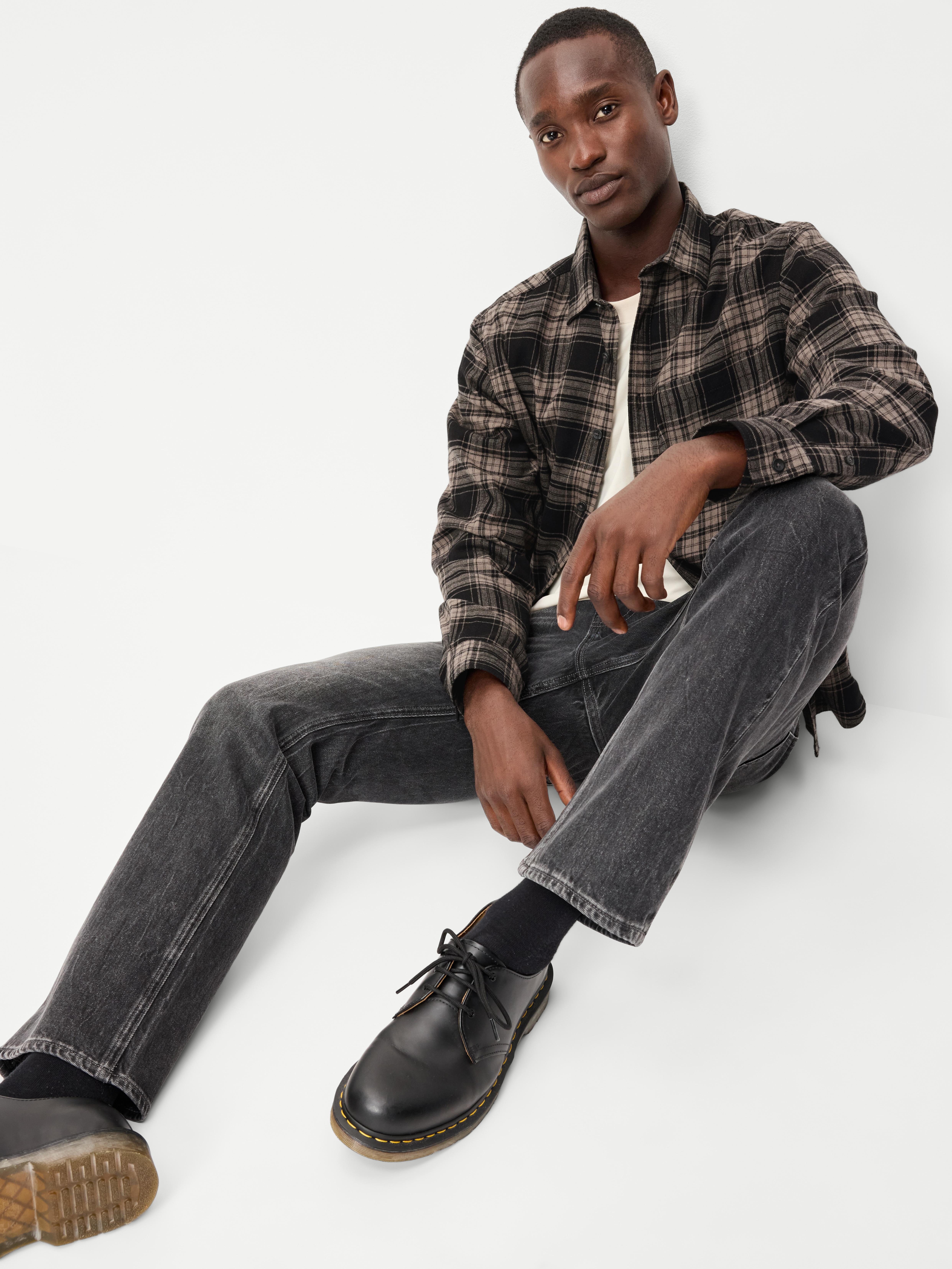 Relaxed Long-Sleeve Flannel Pocket Shirt - Black Plaid - 3