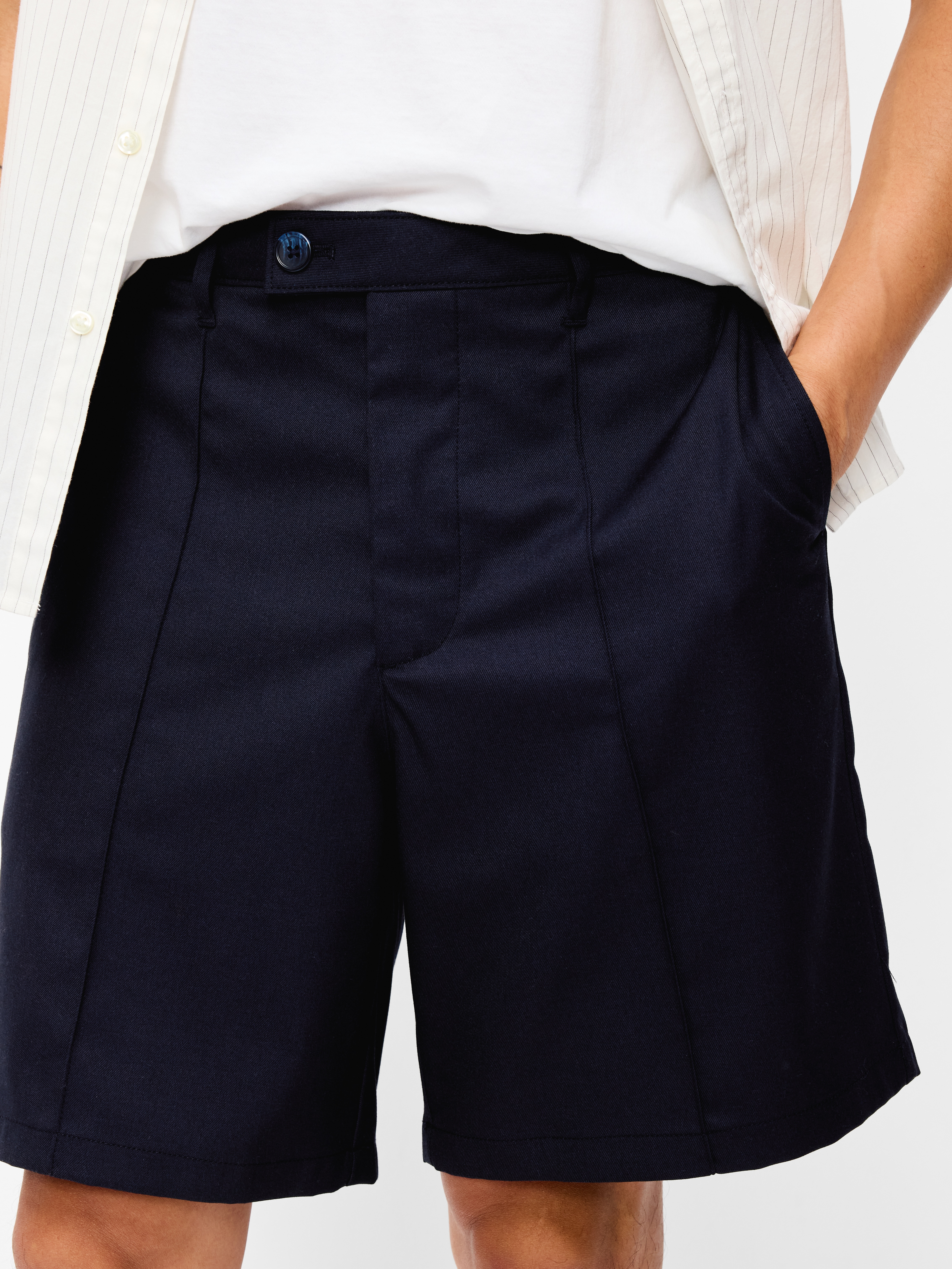 Baggy Creased Twill Dress Shorts -- 8-inch inseam - In the Navy - 4