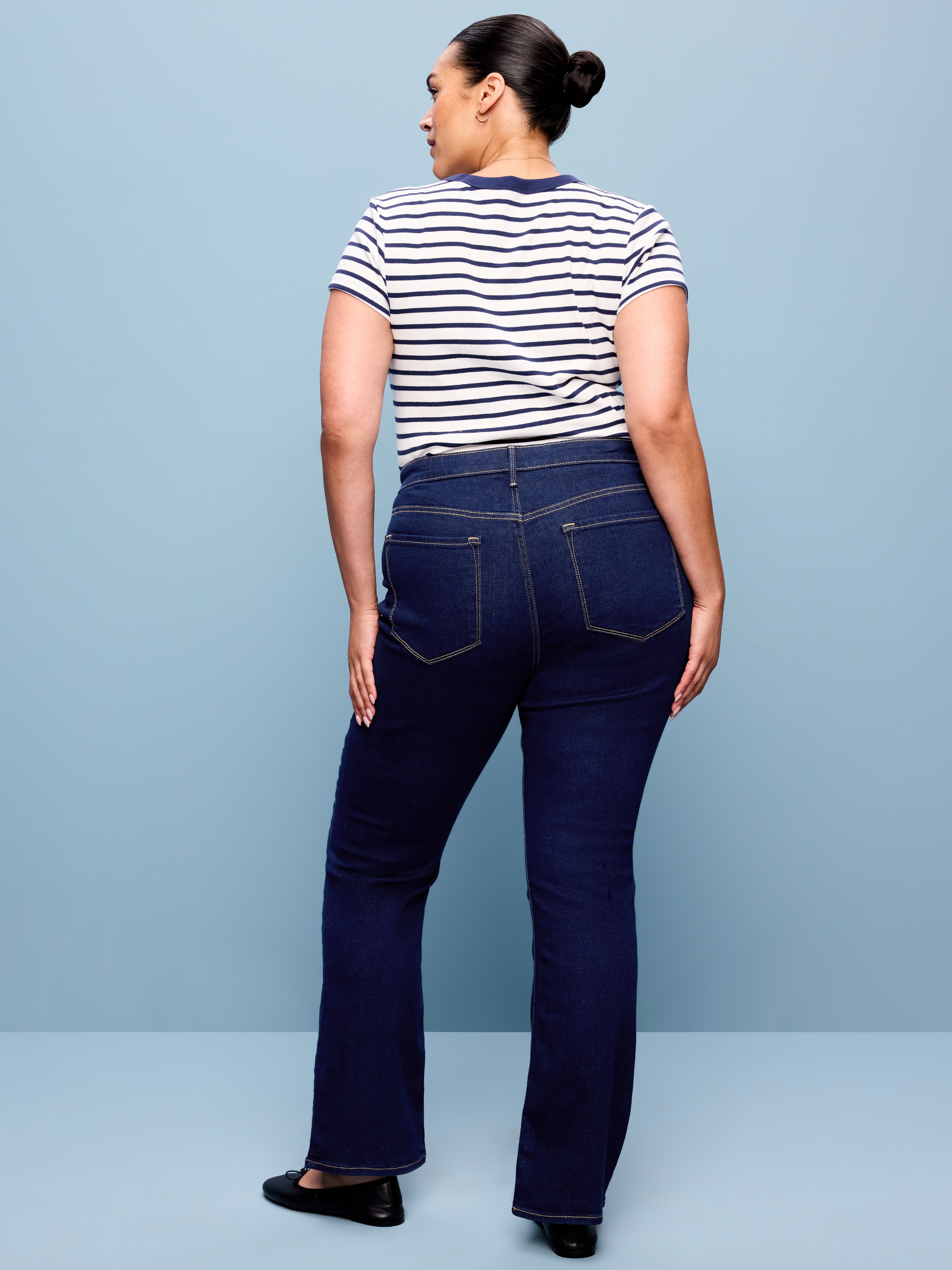 Mid-Rise Wow Boot-Cut Jeans - Dark Wash - 8