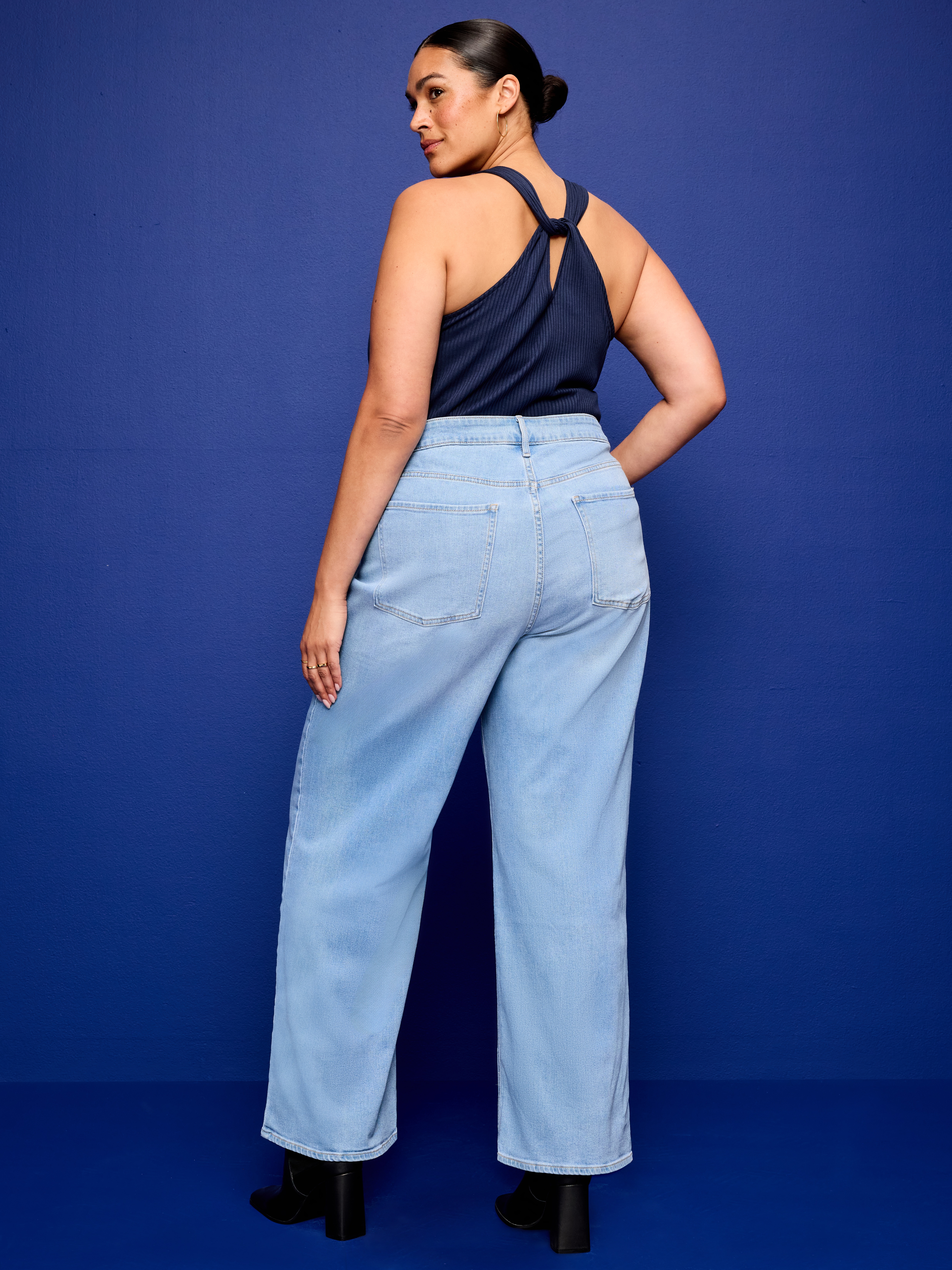 High-Waisted Wow Wide-Leg Jeans - Light Wash - 8