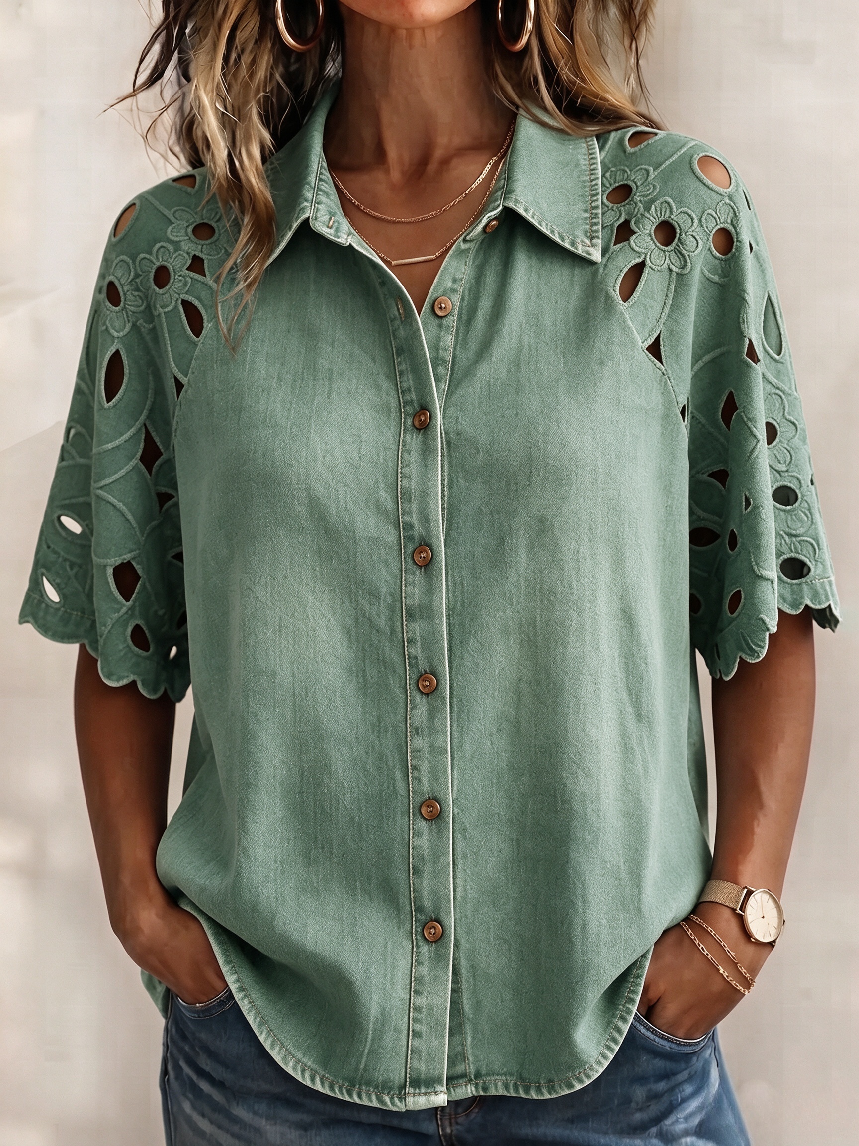 Vintage-Jeansbluse mit Edler Lochspitze & Floralem Stickerei-Detail