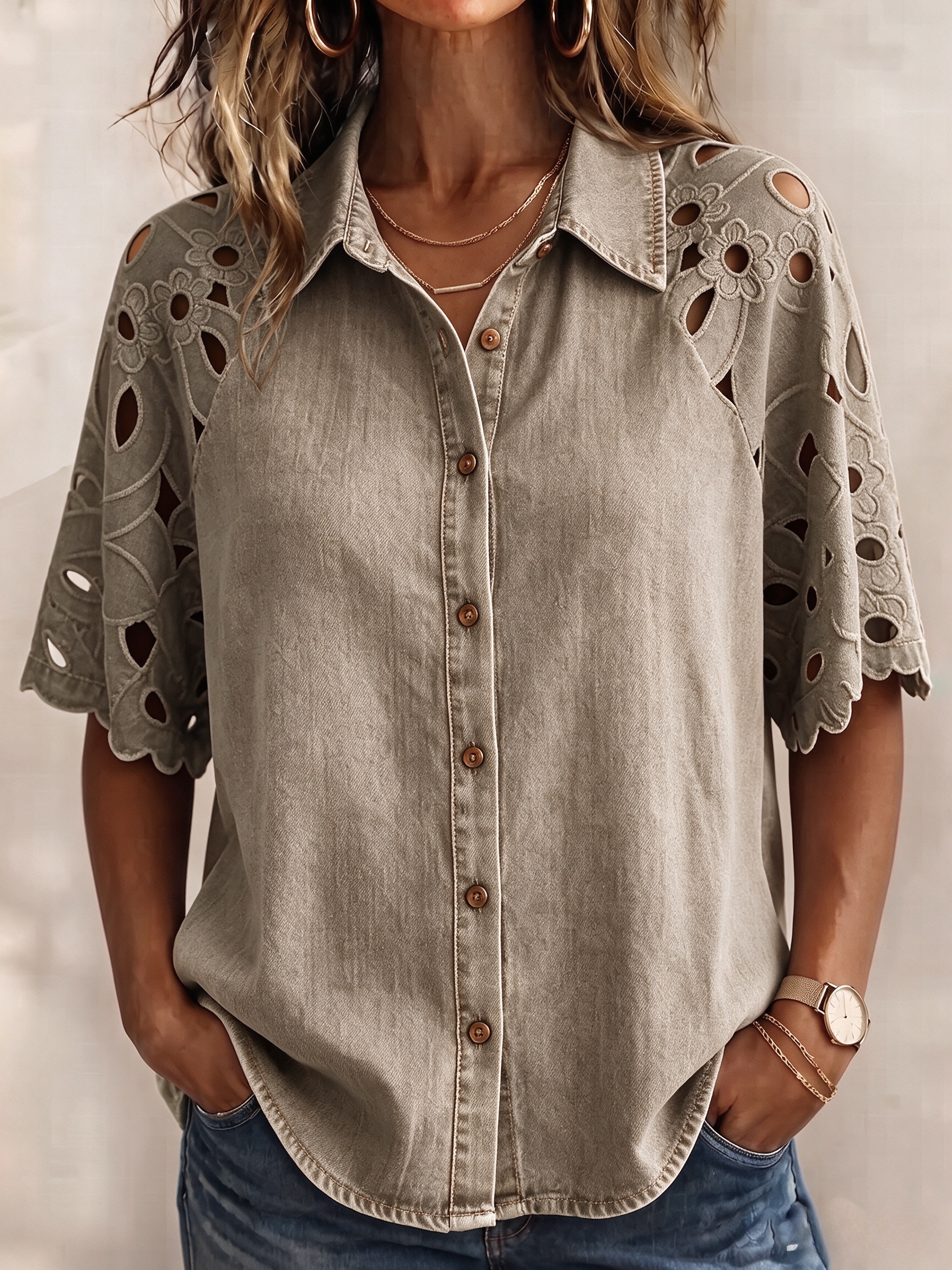 Vintage-Jeansbluse mit Edler Lochspitze & Floralem Stickerei-Detail