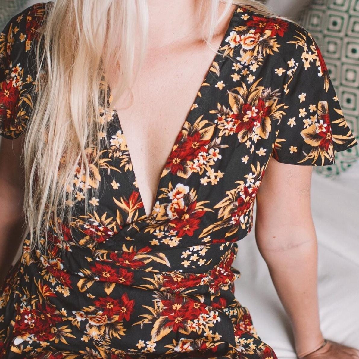 Maxikleid mit Blumenmuster und V-Ausschnitt – Elegant & Figurfreundlich