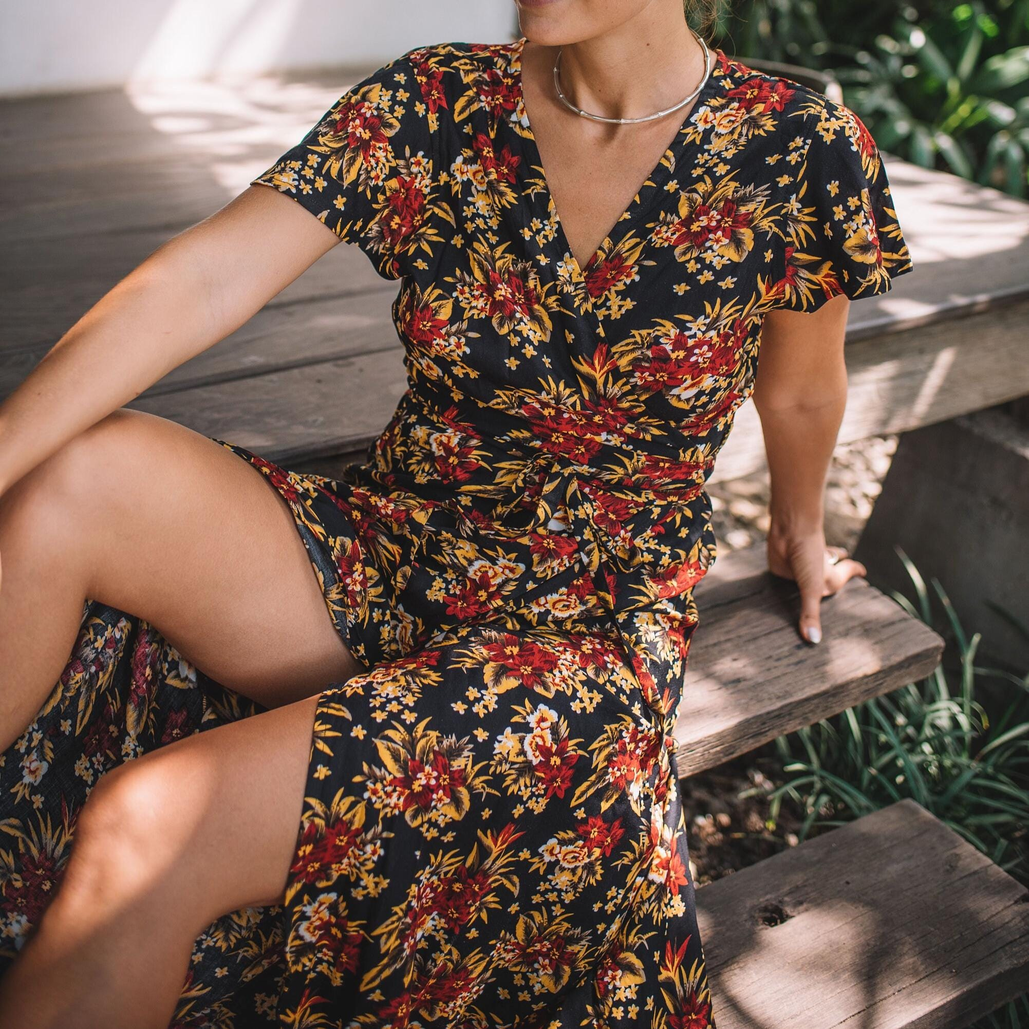 Maxikleid mit Blumenmuster und V-Ausschnitt – Elegant & Figurfreundlich