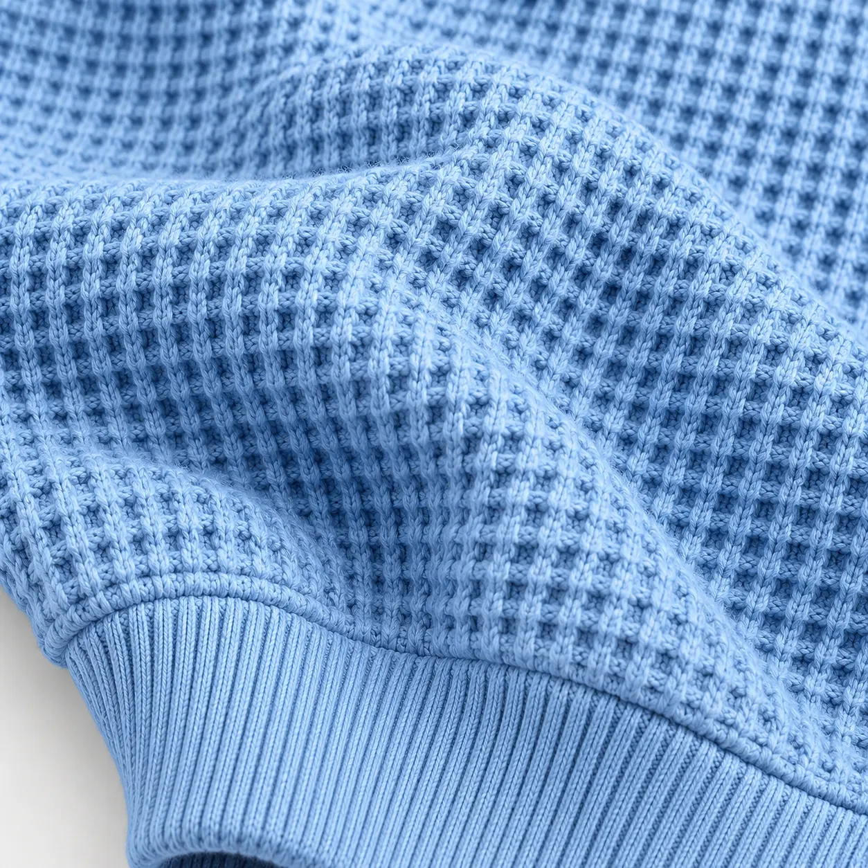 Jersey Henley de punto con cuello alto corto y tres botones — Azul claro