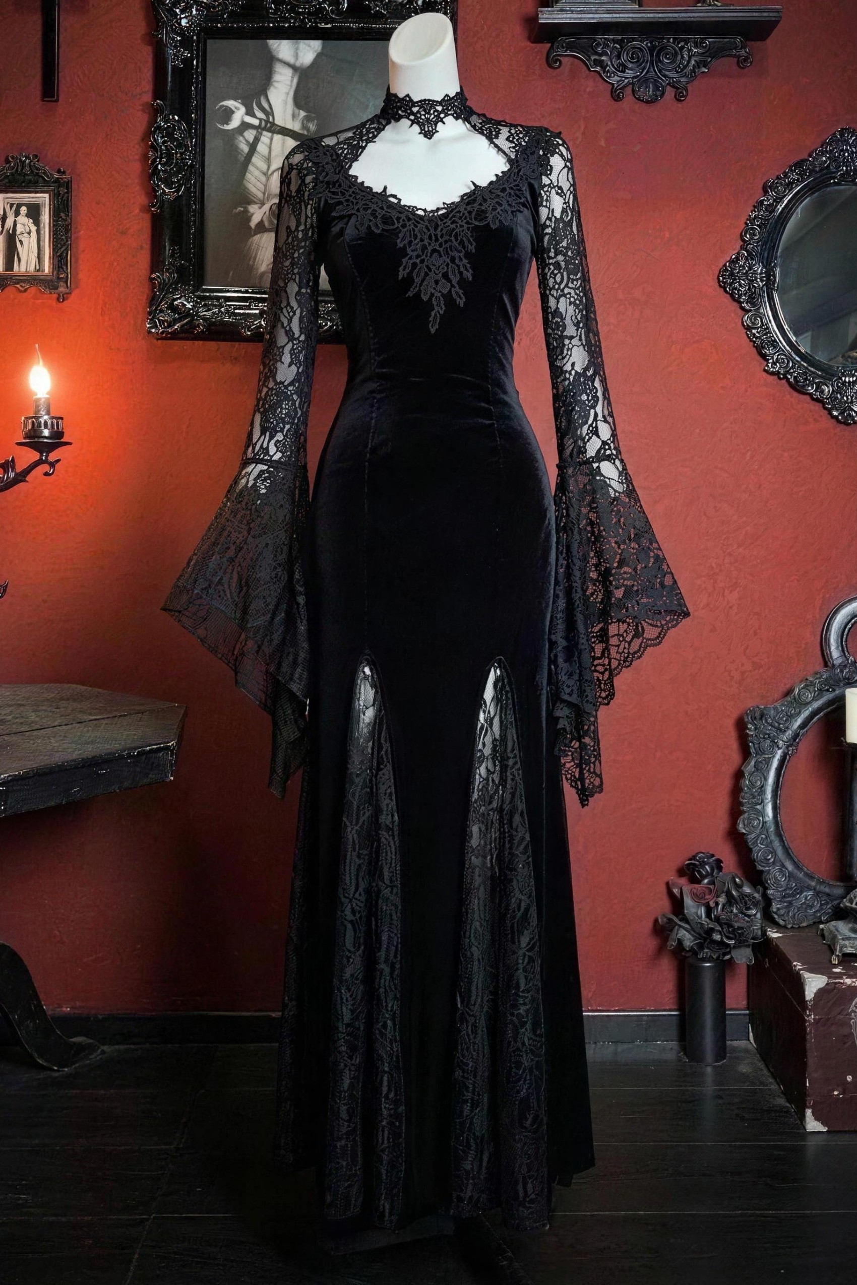 Dark Lace Mermaid Long-Sleeve Fitted Gown