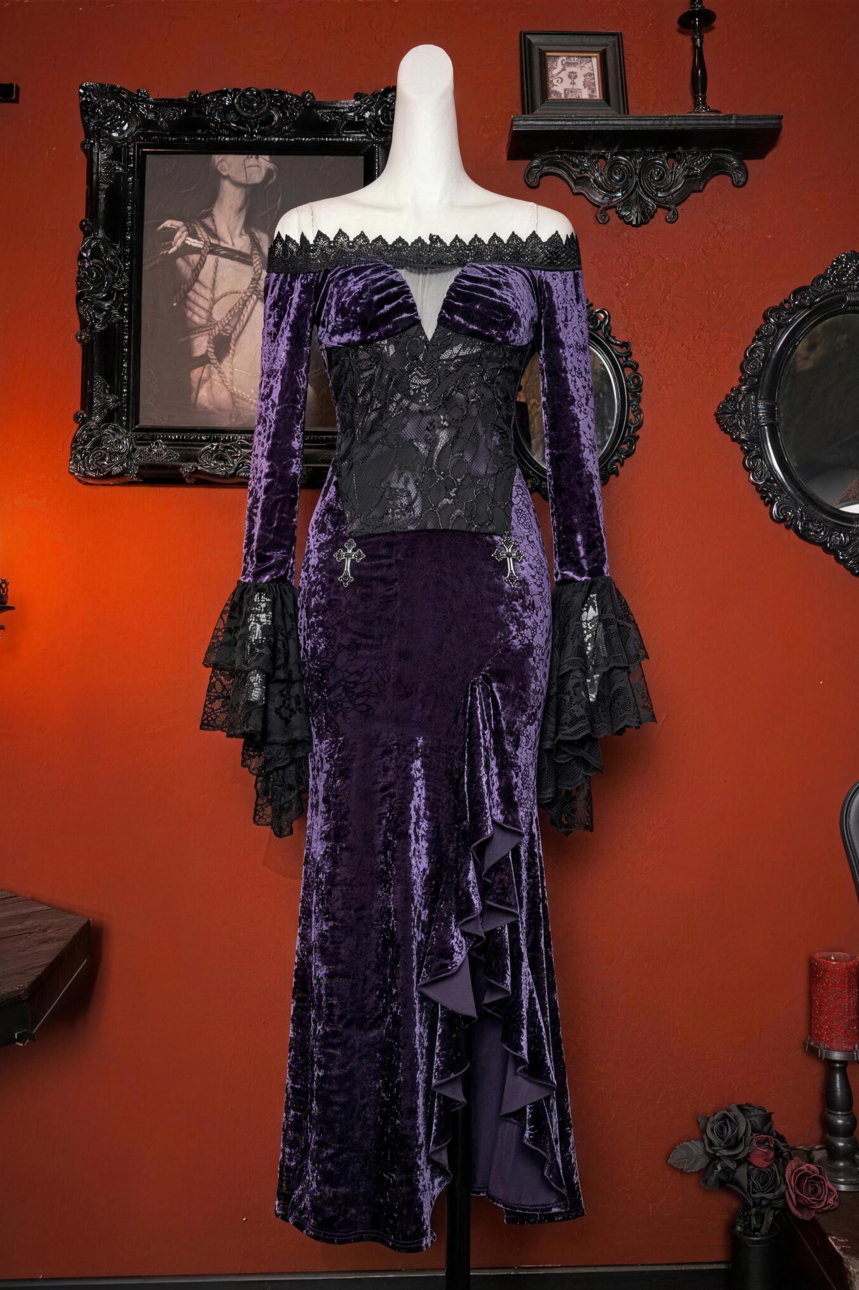 Gothic off-shoulder atmospheric fitted mermaid long-sleeve dress