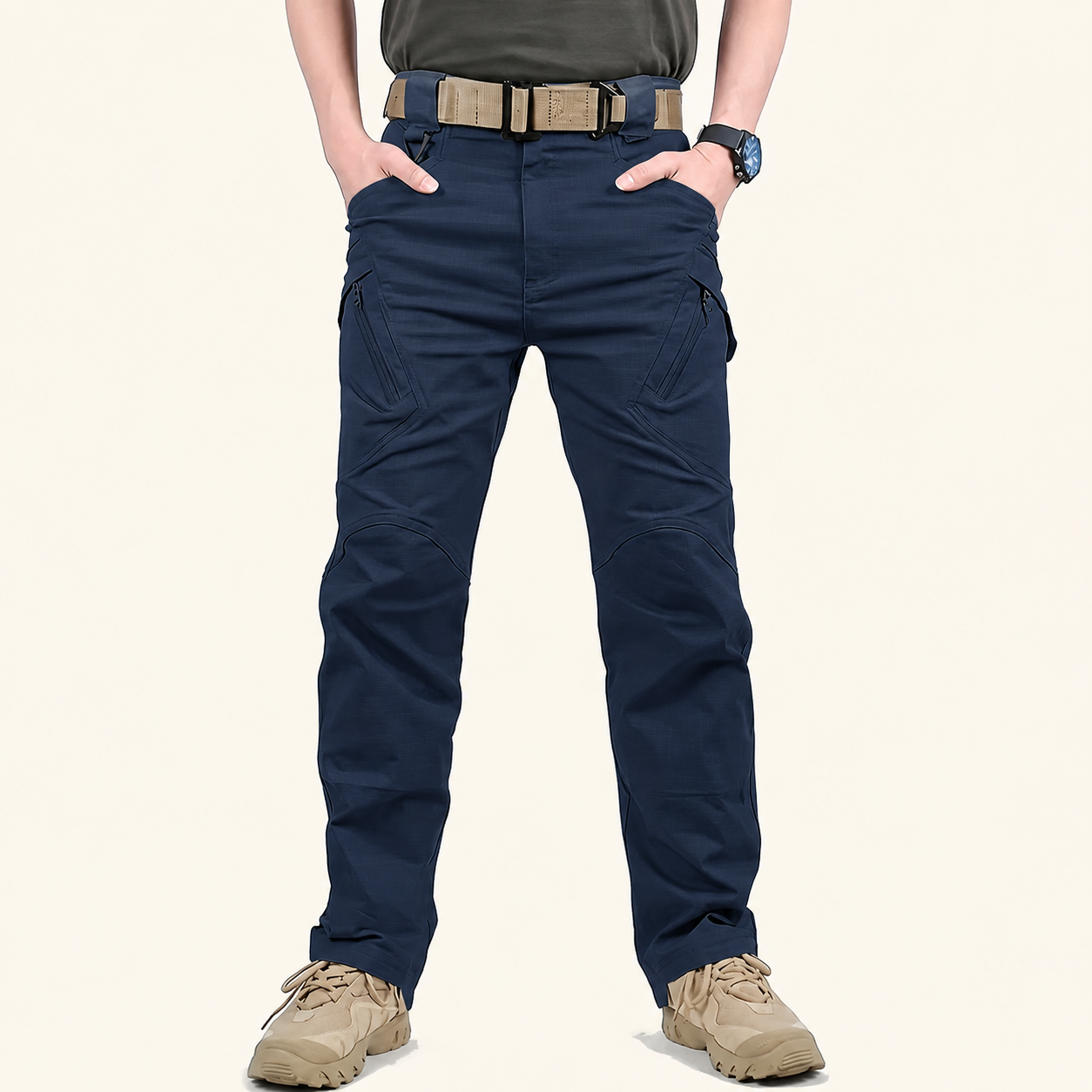 Men's tactical cargo pants side cargo pocket detail