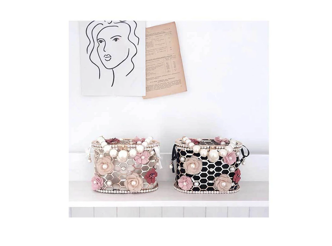 YNSSK Floral Metal Case Basket Clutch Bag Scene Display
