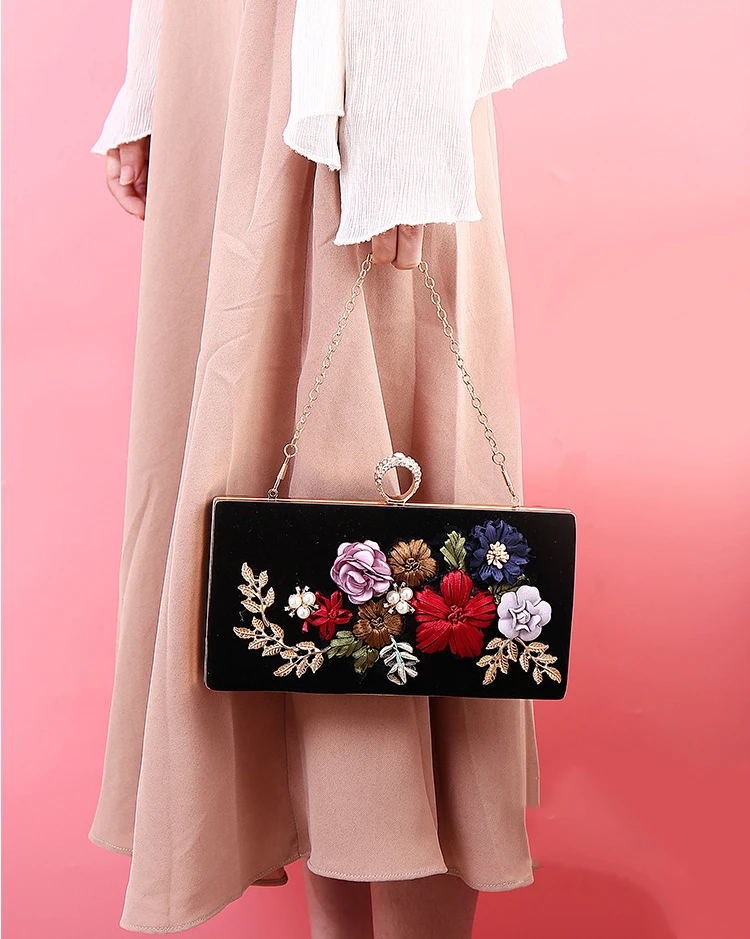 YNSSK Black Floral Clutch Bag for Party Model Display