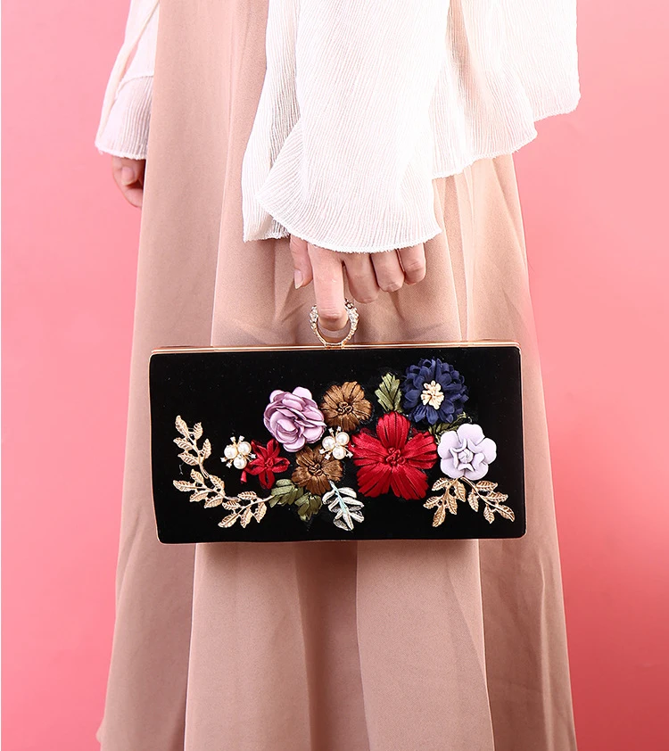 YNSSK Black Floral Clutch Bag for Party Model Display