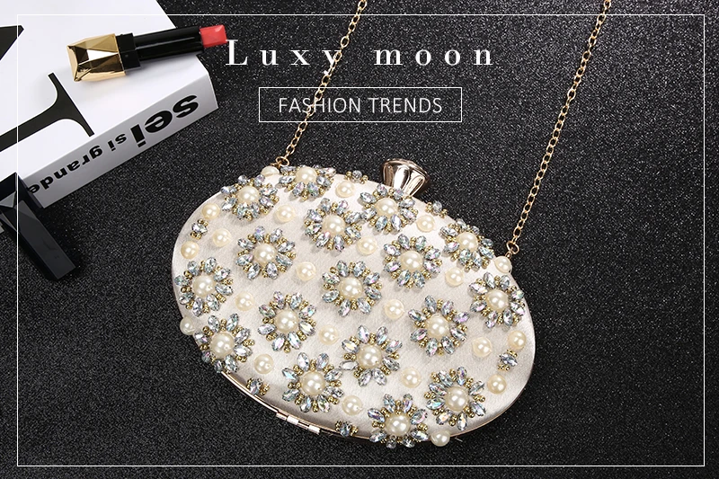 YNSSK Pearl Evening Clutch Bags for Weddings Scene Display