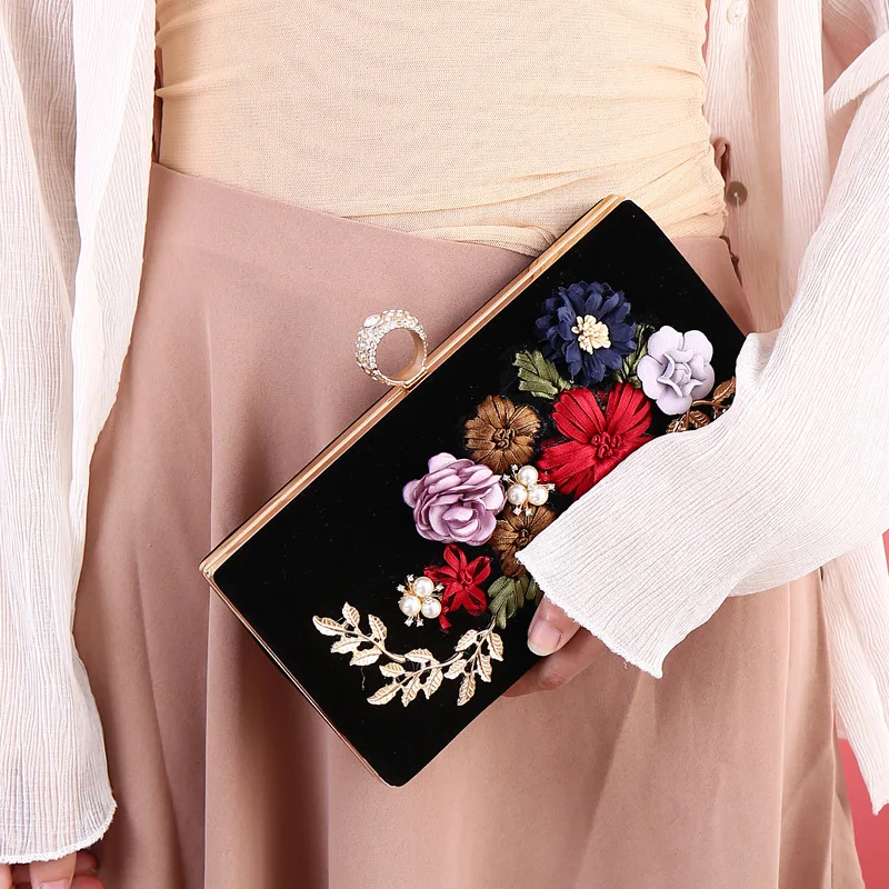 YNSSK Black Floral Clutch Bag for Party Model Display