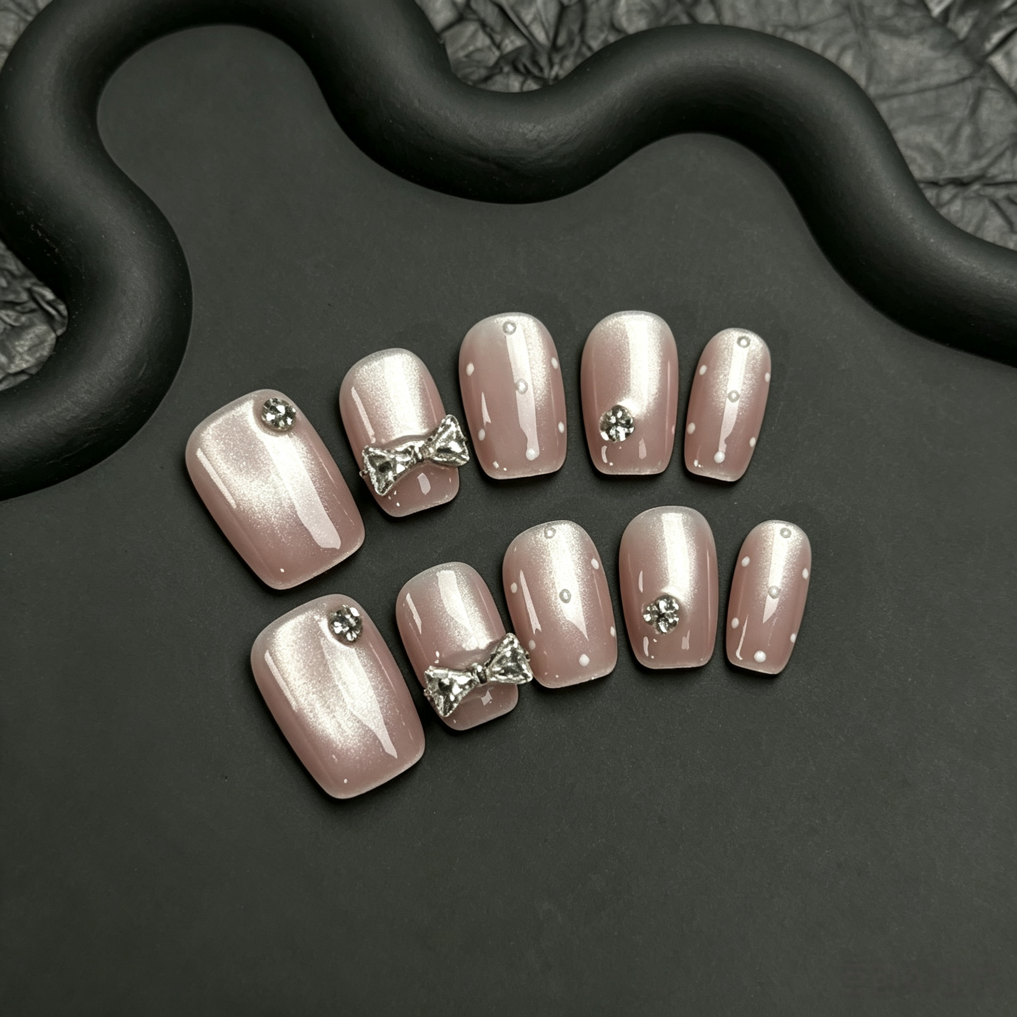 Strass Minimaliste Doux