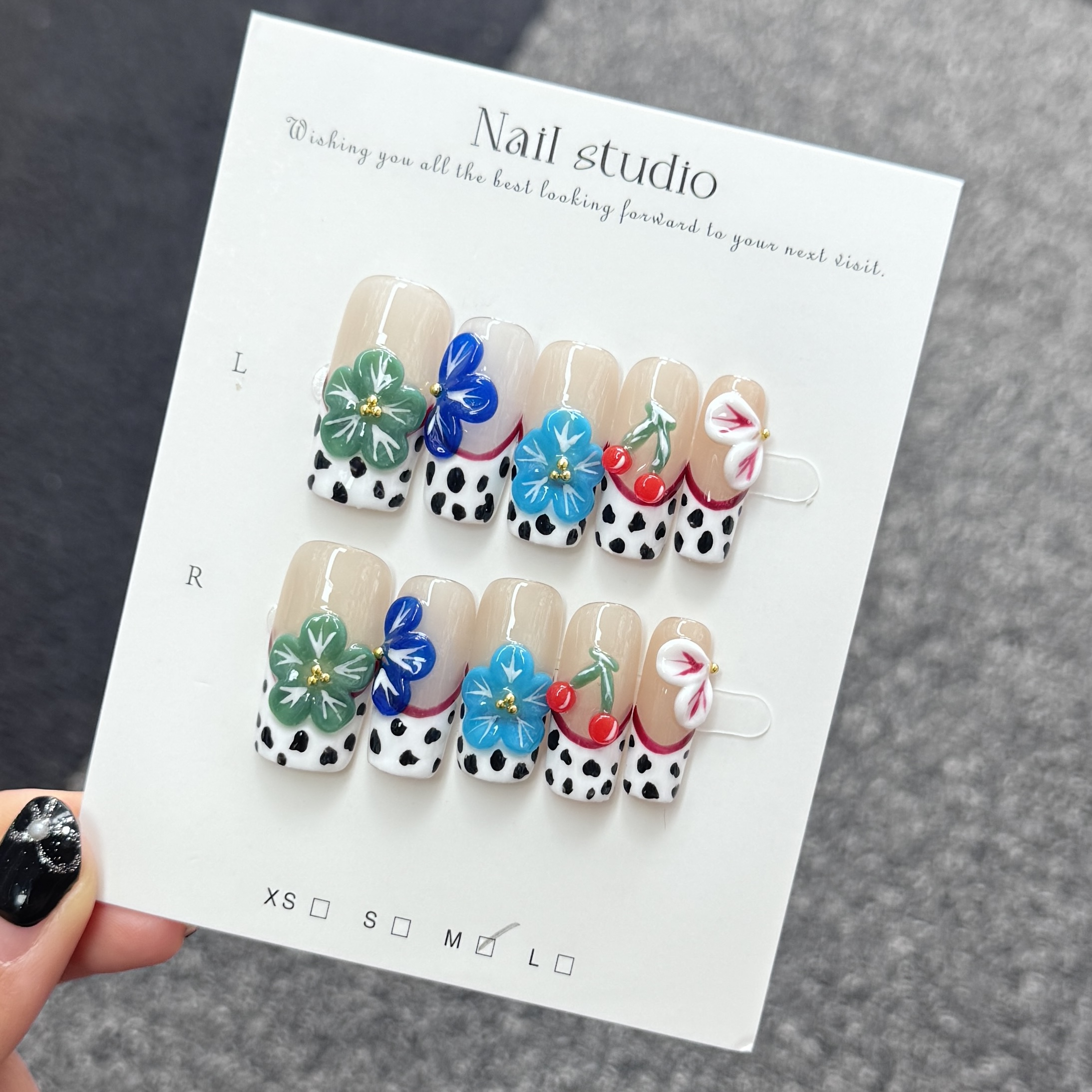 Ongles Press-On « Cherry & Fleurs Vichy » | Style Retro Pin-Up | Français Tip & Fleurs 3D | Réutilisables