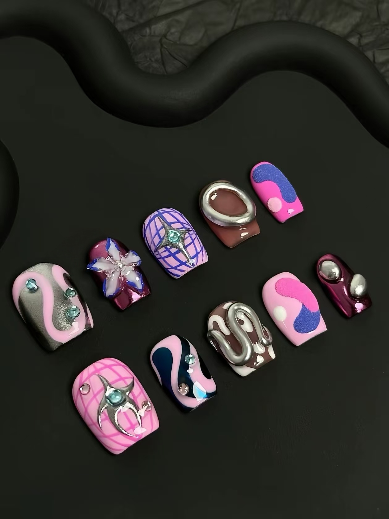 Ongles Press-On « Rose Violet Fluide Grille Métal 3D Y2K »