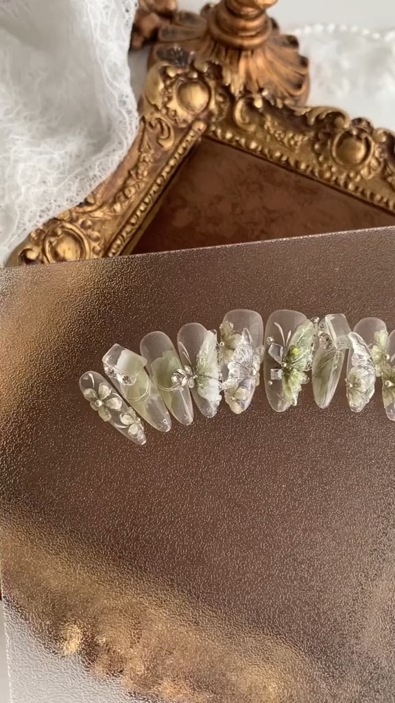Ongles Press-On « Papillons Transparents Vert D’eau » | Style Éthéré & Romantique | 3D Cristaux & Paillettes | Réutilisables
