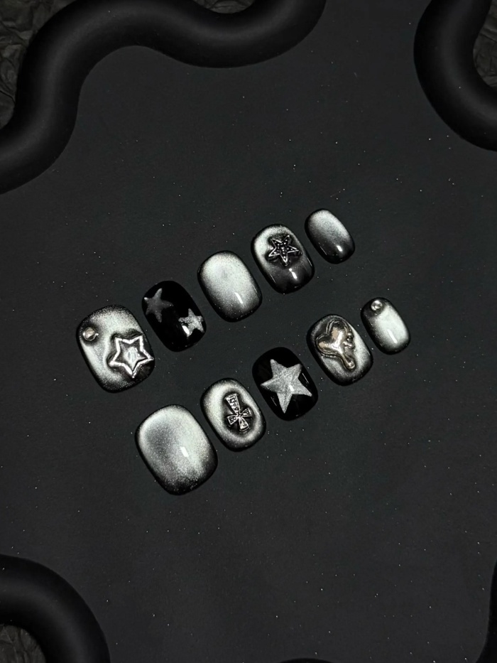 Ongles Press-On « Œil Chat Dégradé Noir Argent & Accessoires Métalliques Étoiles » | Style Goth Cool Y2K | Forme Carrée Rond Court | Décorations Relief Métal Argenté