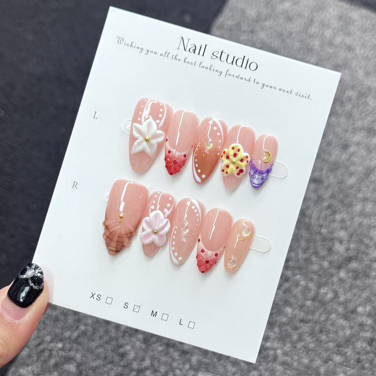 Ongles Press-On « Nude Étoilé & Floral » | Style Bohème Doux | Décor 3D et Croissant de Lune | Réutilisables