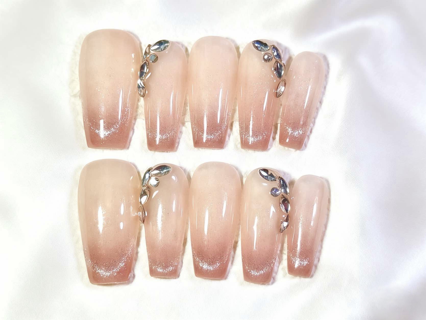 Faux Ongles Press-On Sur Mesure par Empreinte | Modèles Uni-Couleur, Ajustement Parfait | Promo : Achetez-en un, recevez-en un gratuit !