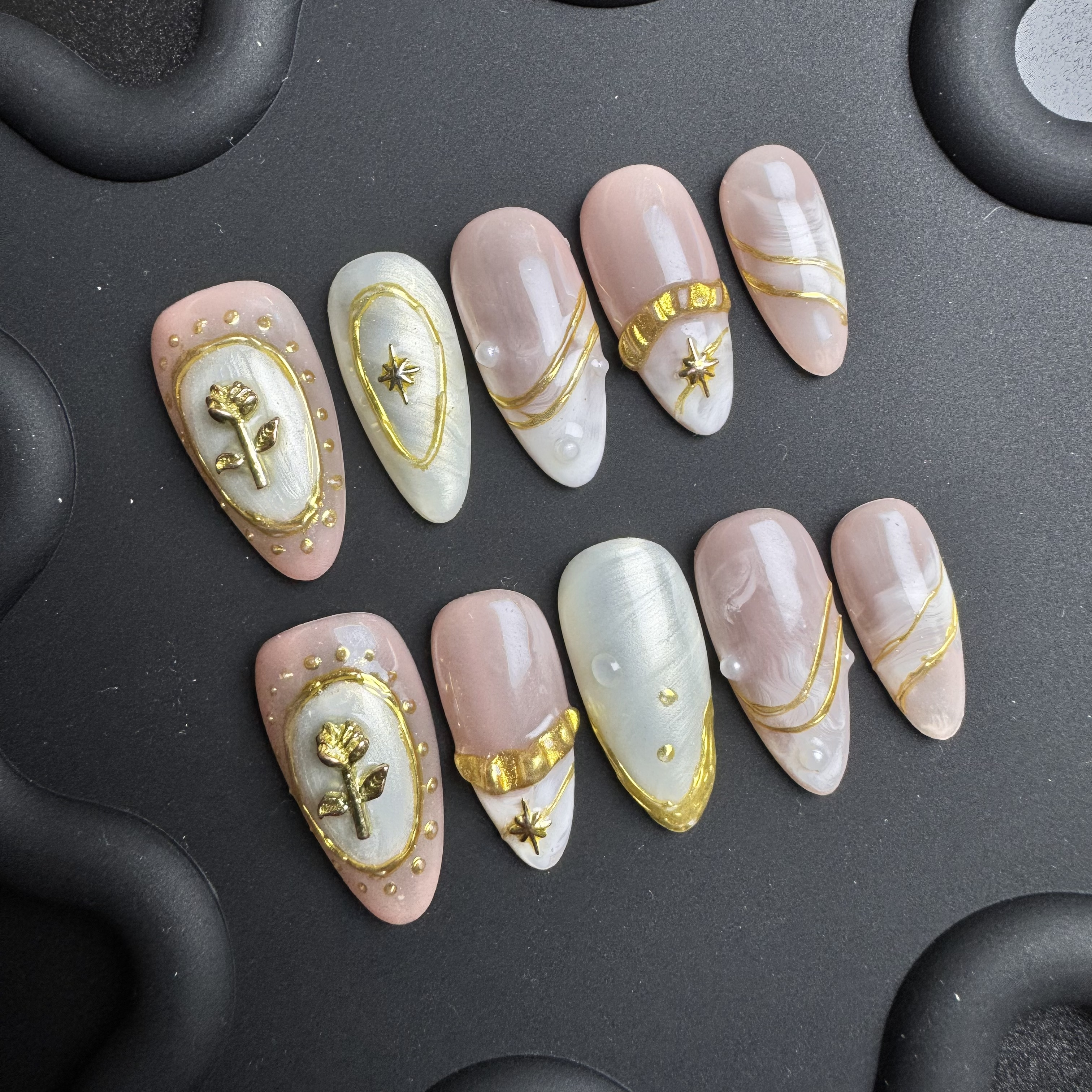 Ongles Press-On « Rose Antique Dorée » | Style Baroque & Romantique | Or & Perles | Réutilisables