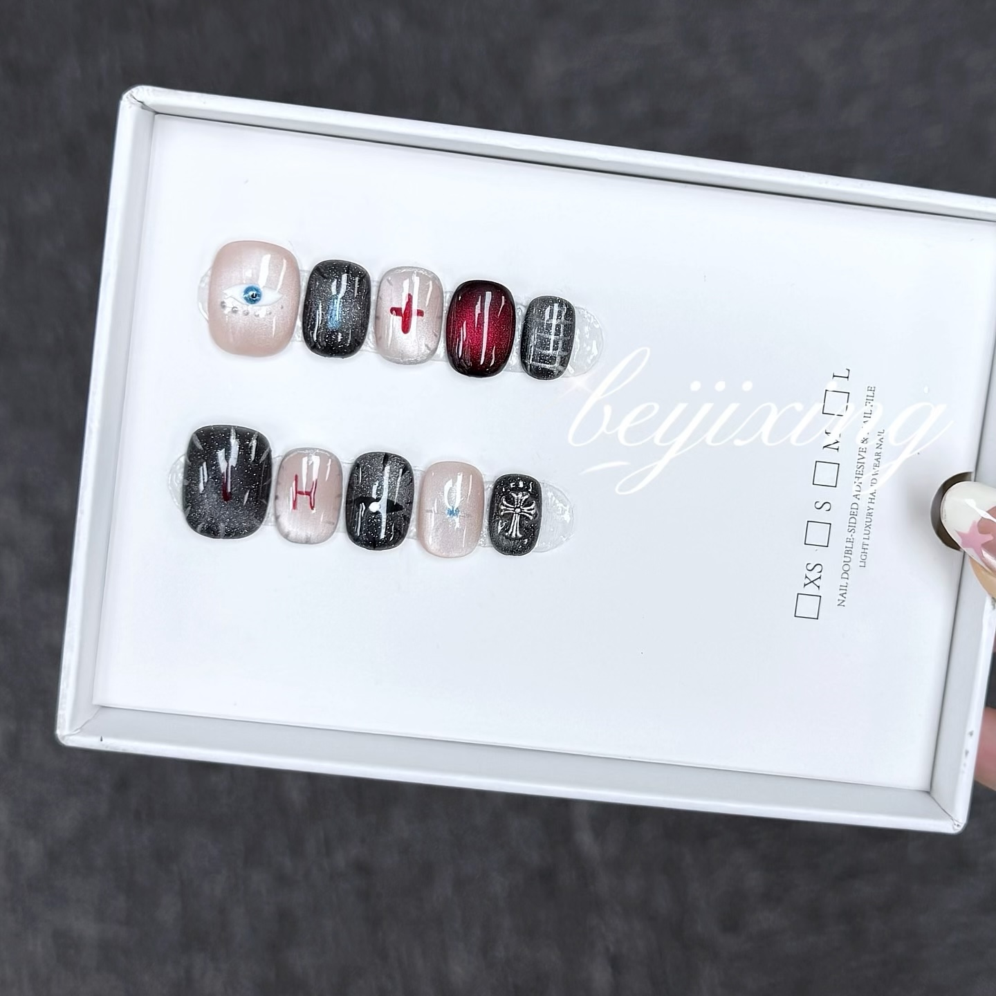 Faux Ongles Press-On Sur Mesure par Empreinte | Dessins Peints à la Main, Style Personnalisé | Promo : Achetez-en un, recevez-en un gratuit !