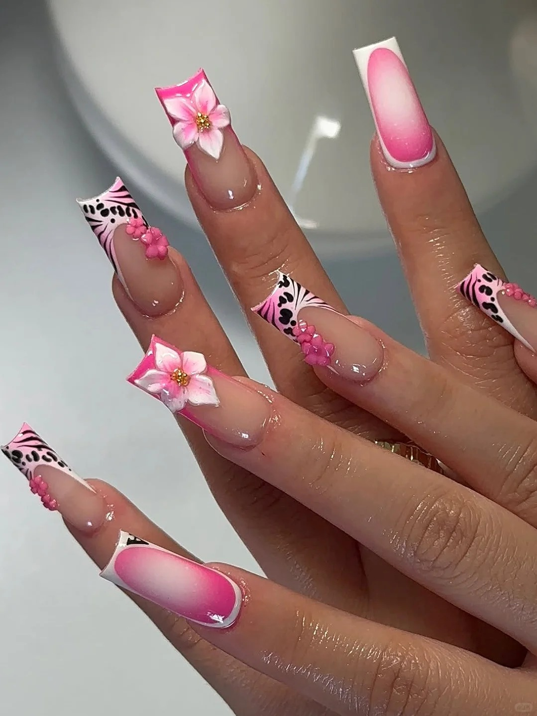 Ongles Press-On « Léopard Rose 3D & French Dégradé » | Style Y2K Girly | Forme Carré Long | Fleurs Résine 3D & Réutilisables