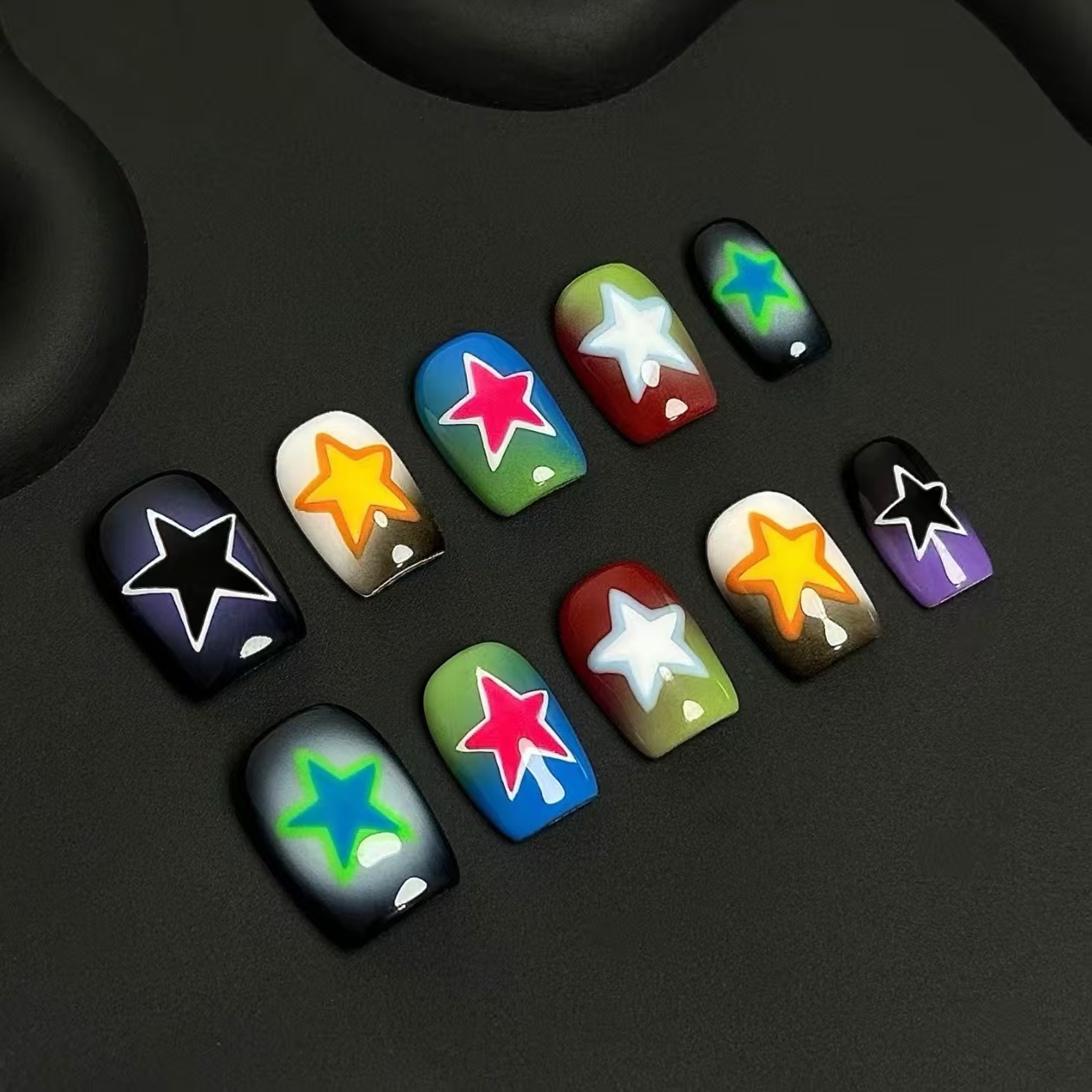Ongles Press-On « Étoiles Fluorescentes Multicolores Dégradé Y2K »