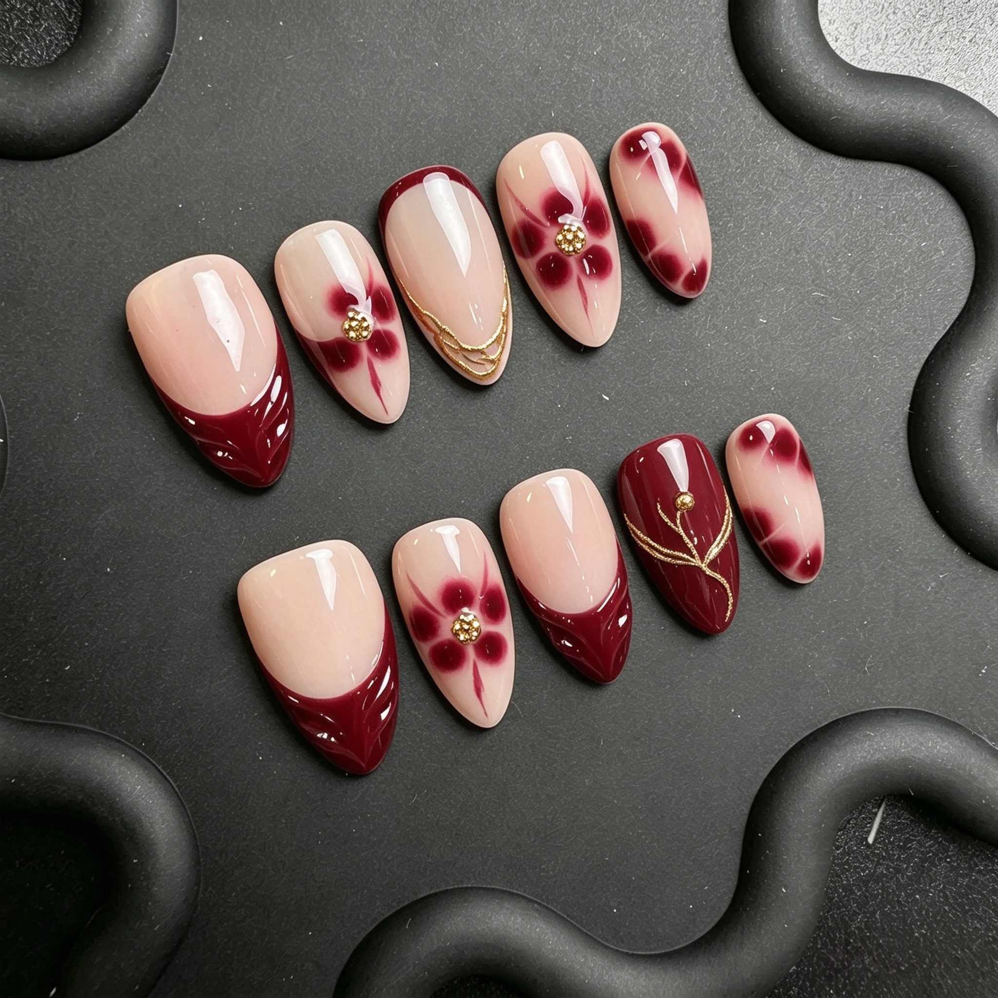  Ongles Press-On « Rouge Élégance Nude » | Style Chic & Romantique | Dégradé Floral & Or | Réutilisables