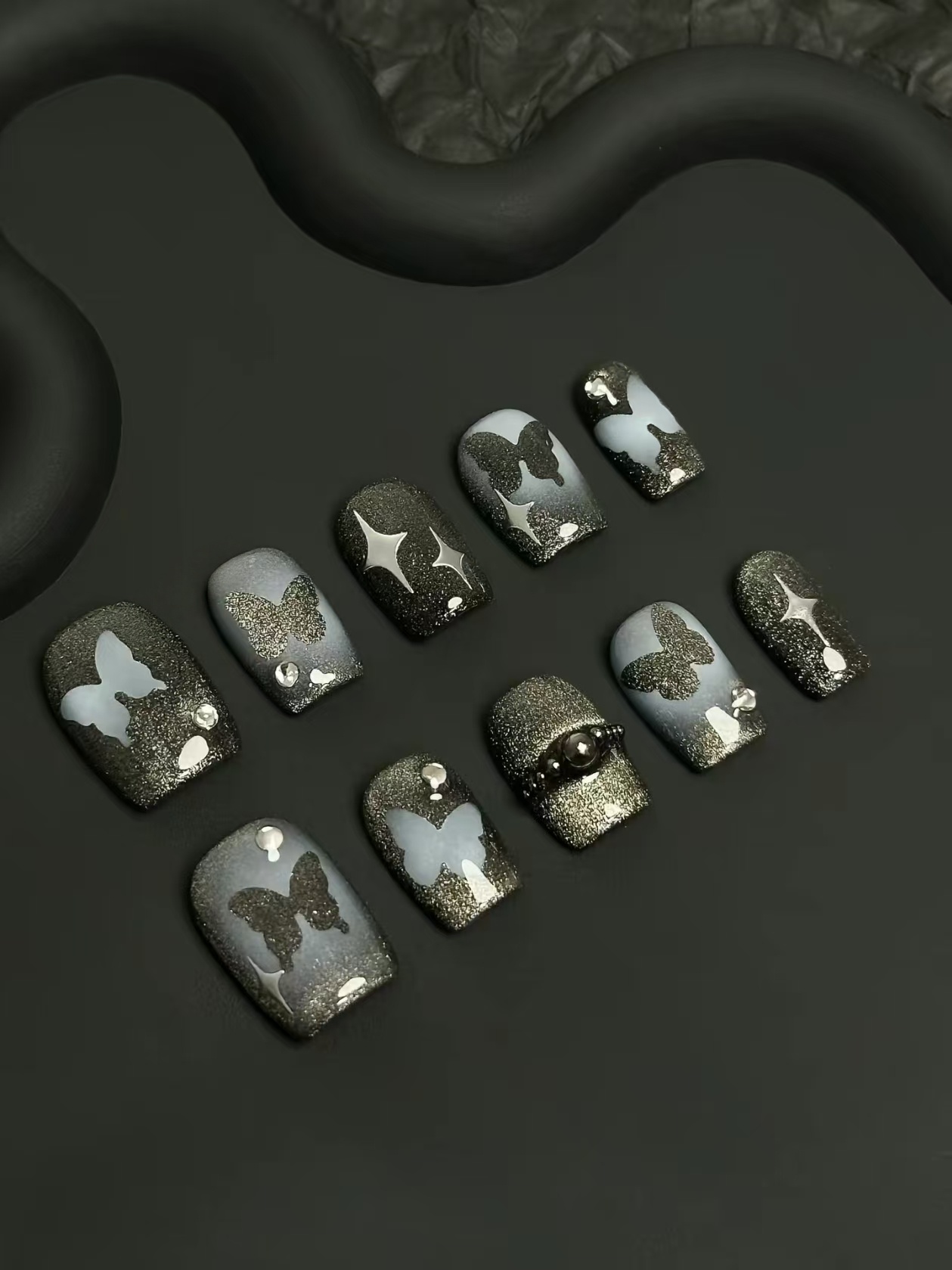 Ongles Press-On « Métal Gris Dégradé Papillon Transparent Court »