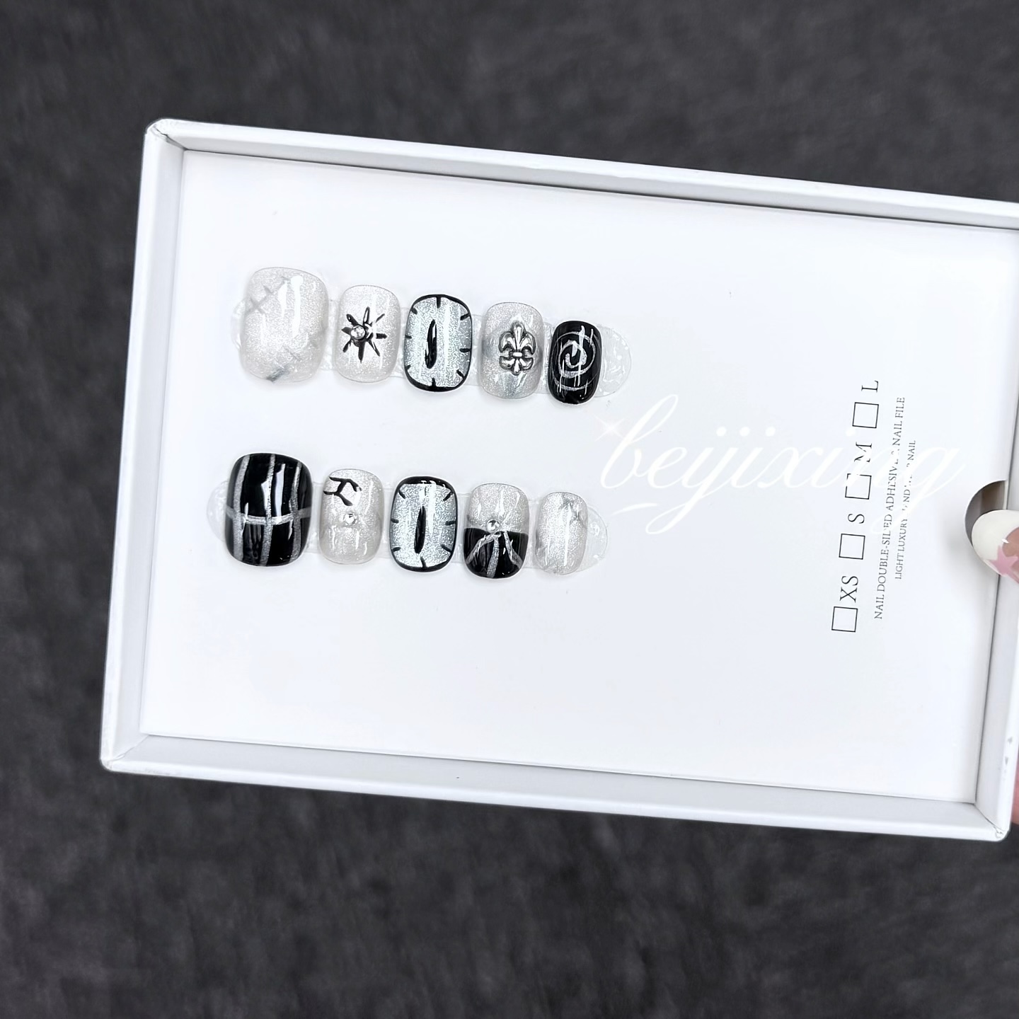 Faux Ongles Press-On Sur Mesure par Empreinte | Dessins Peints à la Main, Style Personnalisé | Promo : Achetez-en un, recevez-en un gratuit !