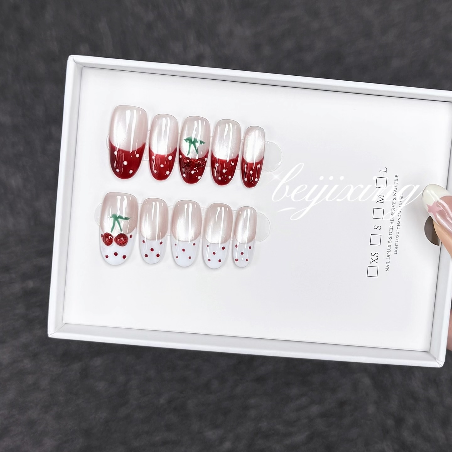 Faux Ongles Press-On Sur Mesure par Empreinte | Dessins Peints à la Main, Style Personnalisé | Promo : Achetez-en un, recevez-en un gratuit !