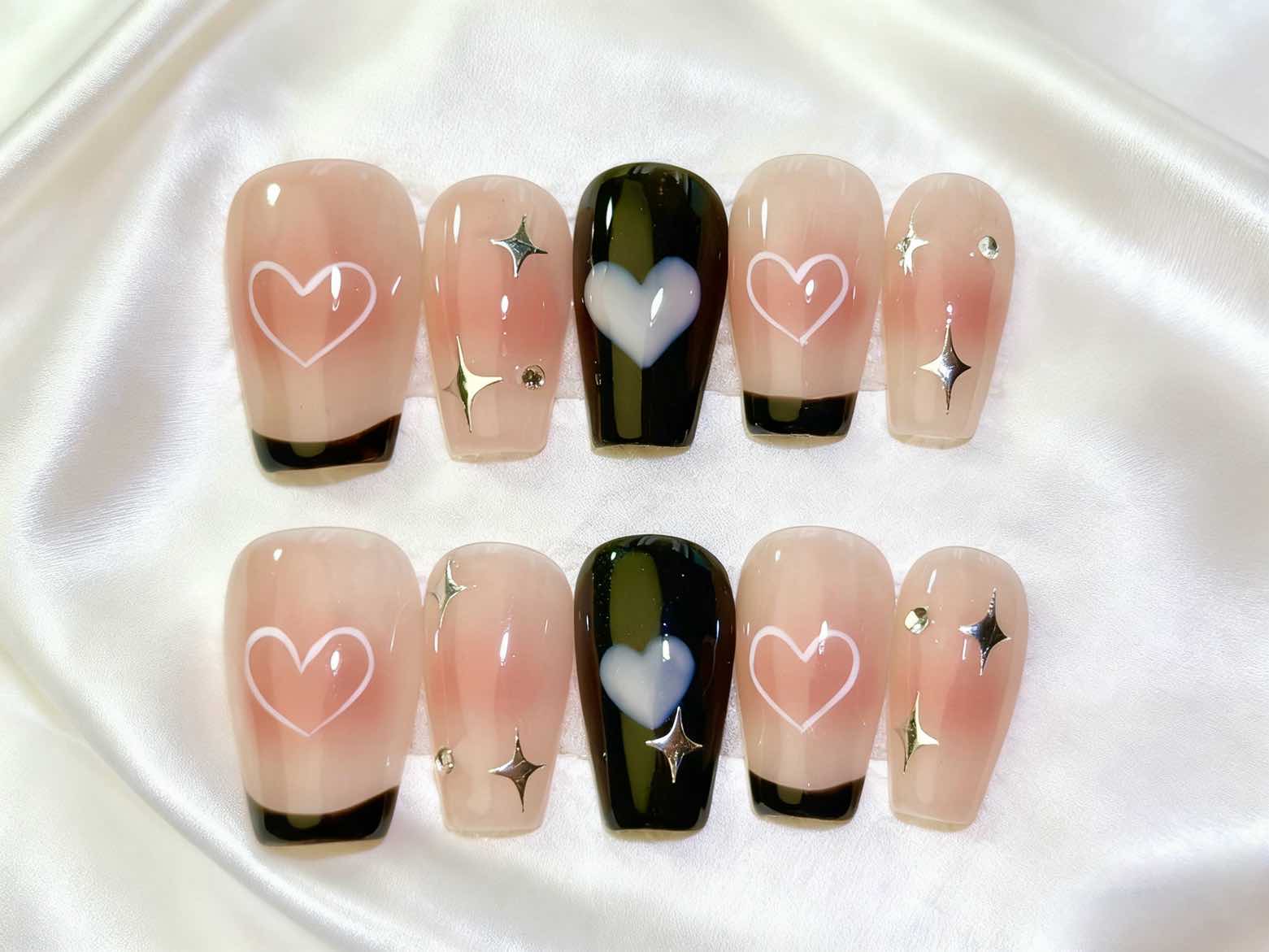 Faux Ongles Press-On Sur Mesure par Empreinte | Modèles Uni-Couleur, Ajustement Parfait | Promo : Achetez-en un, recevez-en un gratuit !