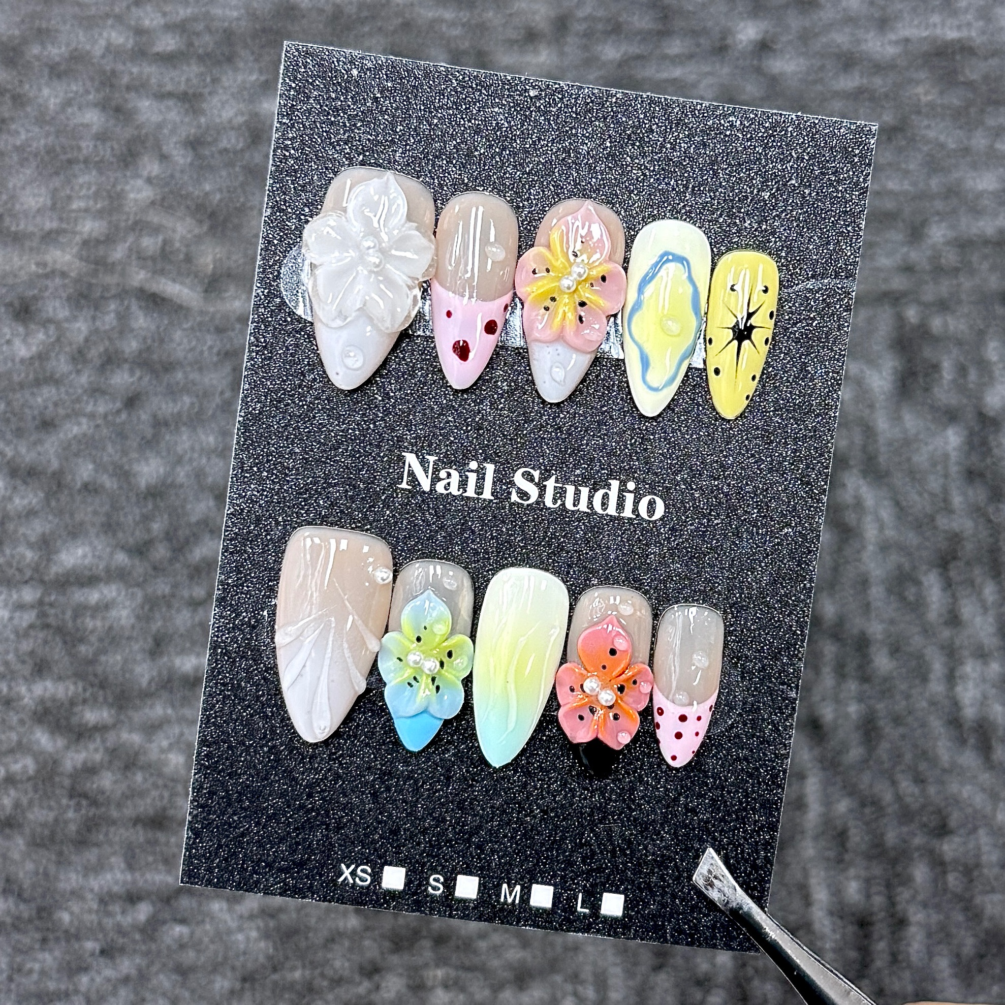 Ongles Press-On « Fleurs 3D Pastel Multicolore Dégradé » | Style Frais Printanier | Forme Amande Longue | Sculpté à la Main & Motifs Graphiques