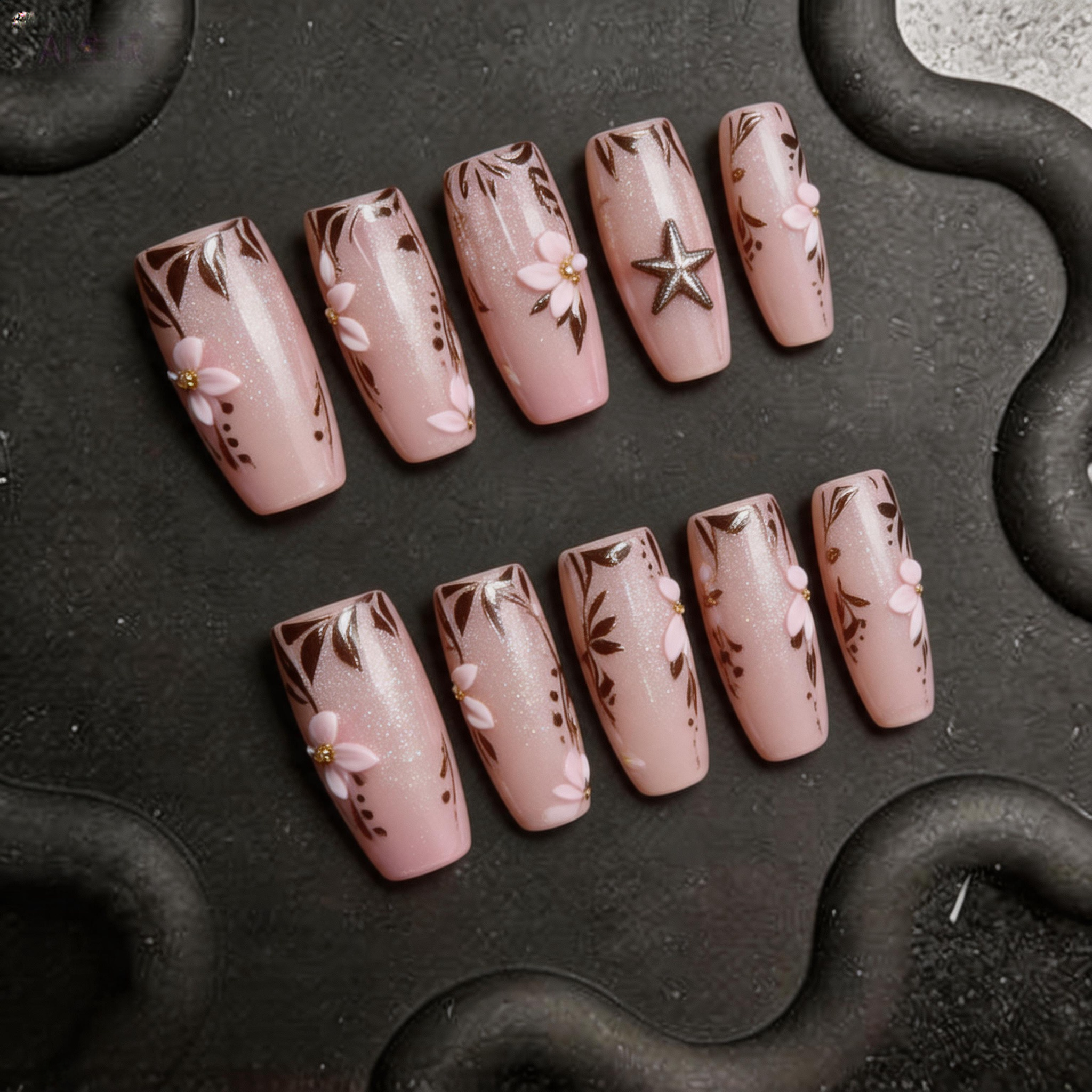 Ongles Press-On « Luxe Floral Doré » | Style Élégant & Romantique | Nude Rosé & Or Métallique | Réutilisables