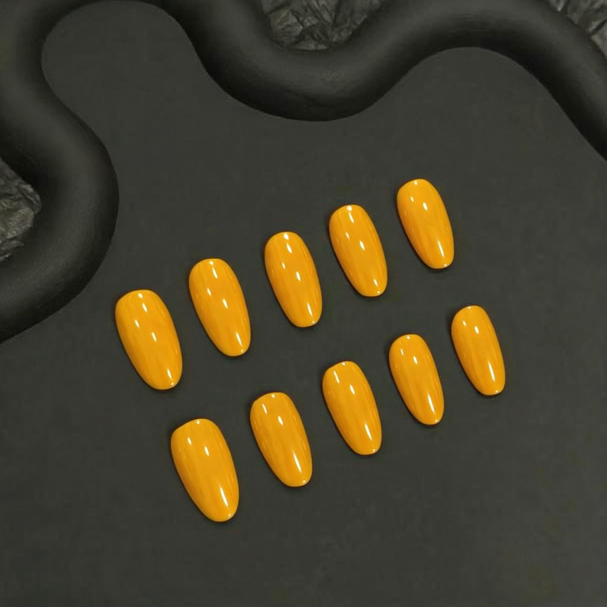 Ongles Press-On « Jaune Mangue Uni Brillant Amande Longue Estival »